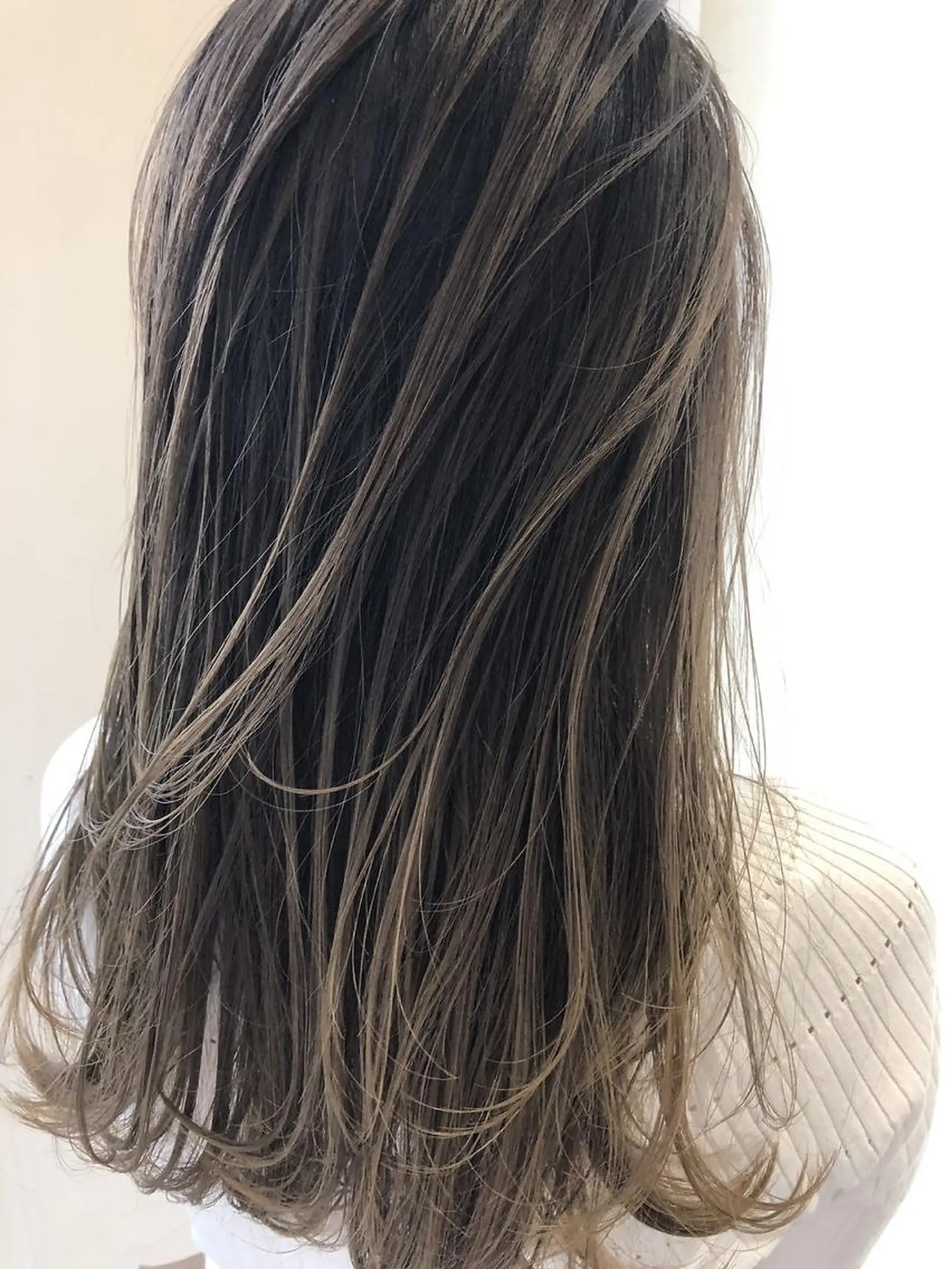 セミロング カラー she.by五感鷹匠所属・櫛引 健太のヘアスタイル