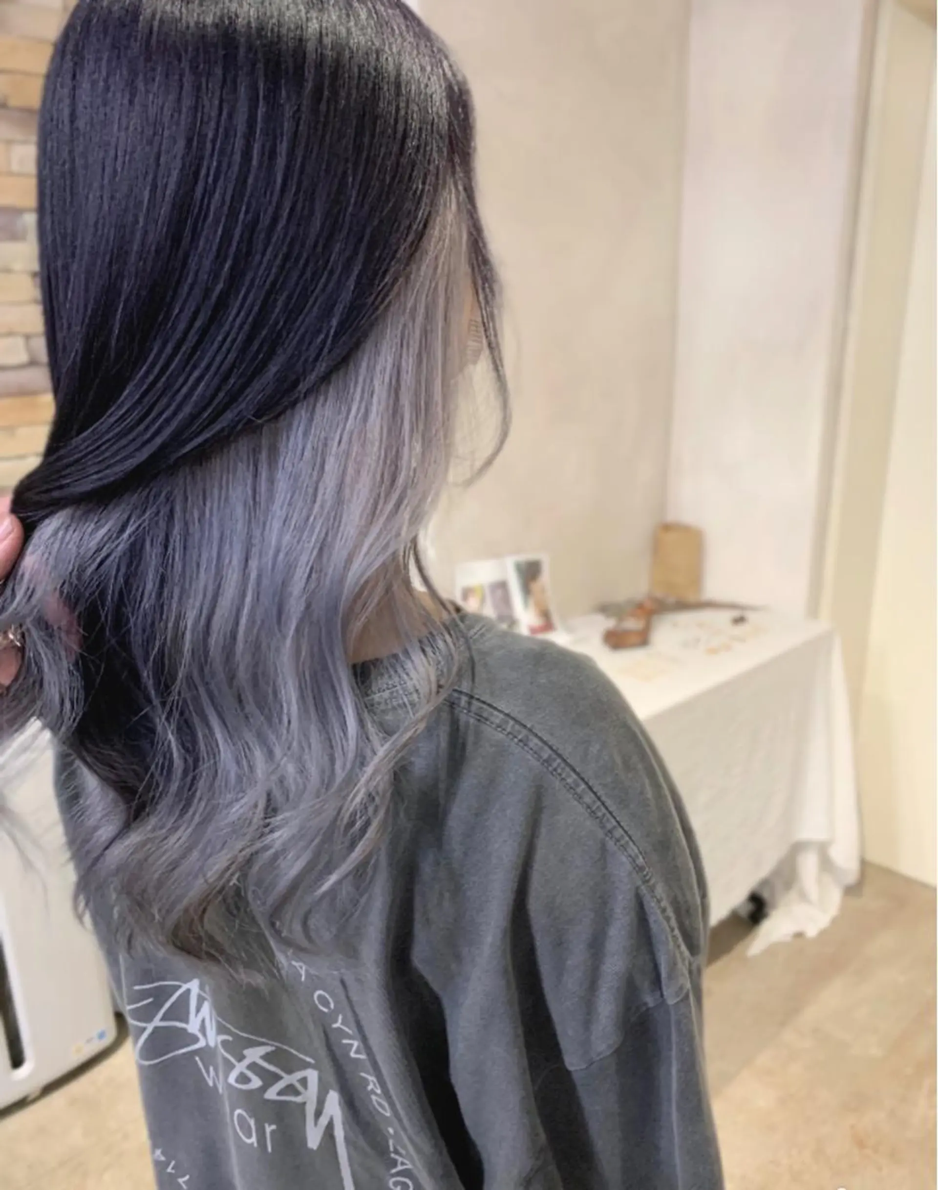 セミロング カラー 黒髪 インナーカラー ラベンダーカラー 透明感カラー特化型 NAOKIのヘアスタイル