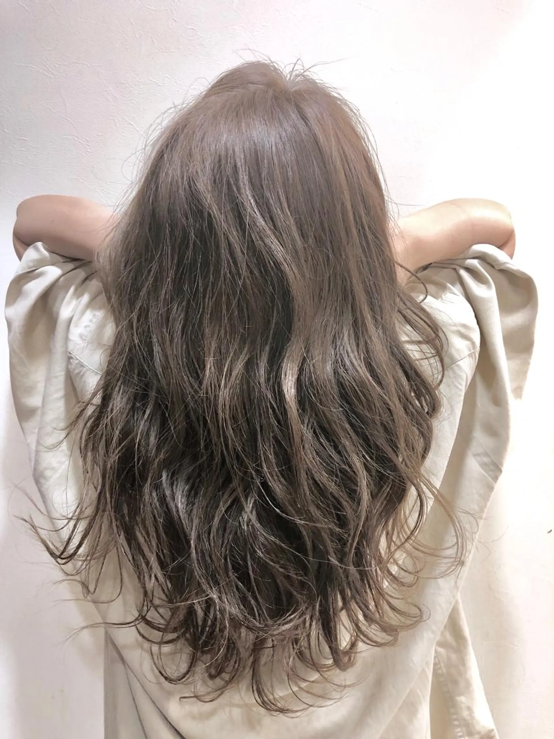 ロング カラー アディクシーカラー アッシュ フォギーグレージュ グレージュ ヘアカラー トリートメント 中塚 達之のヘアスタイル