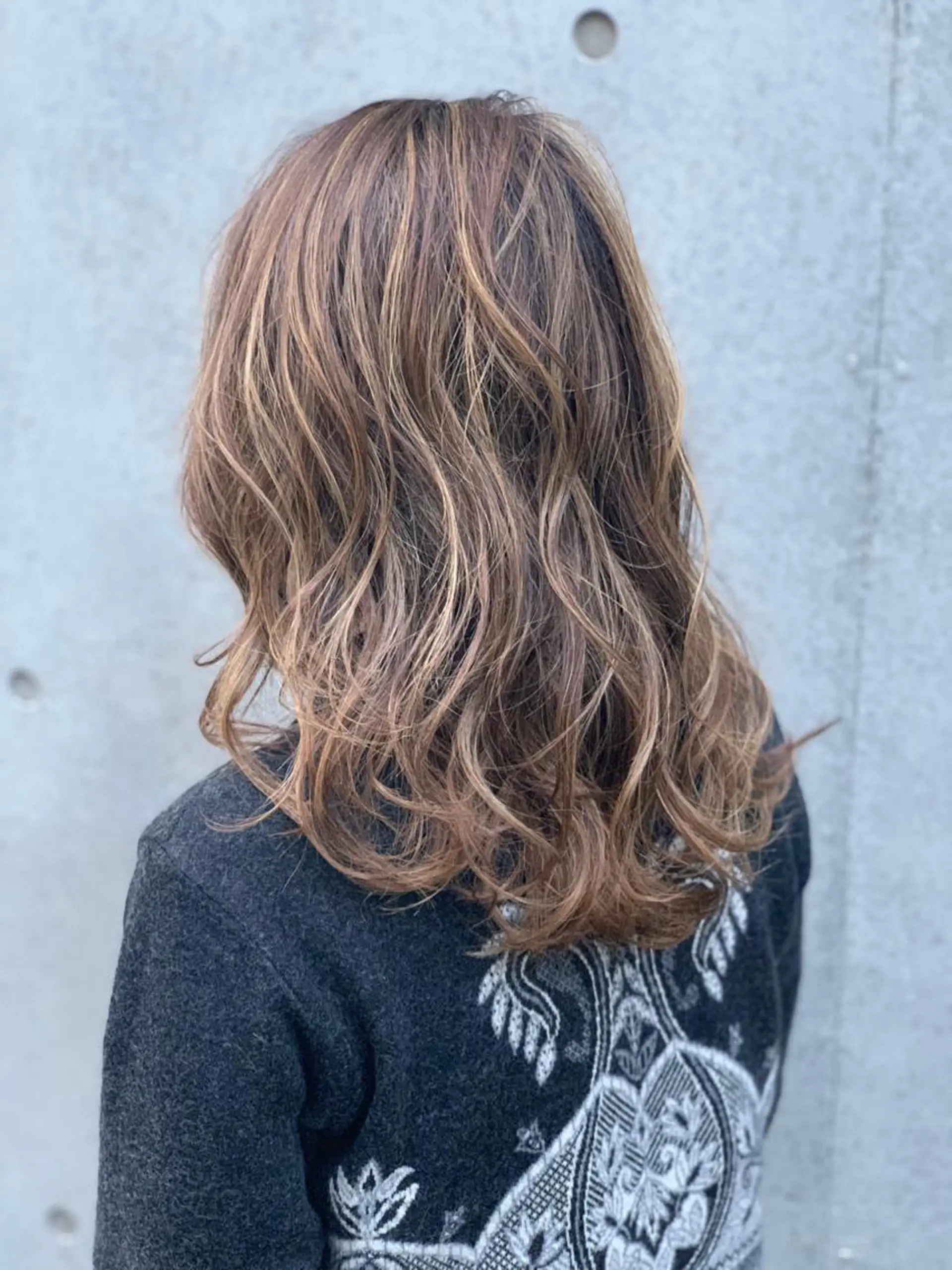 セミロング カラー 平 ちひろのヘアスタイル