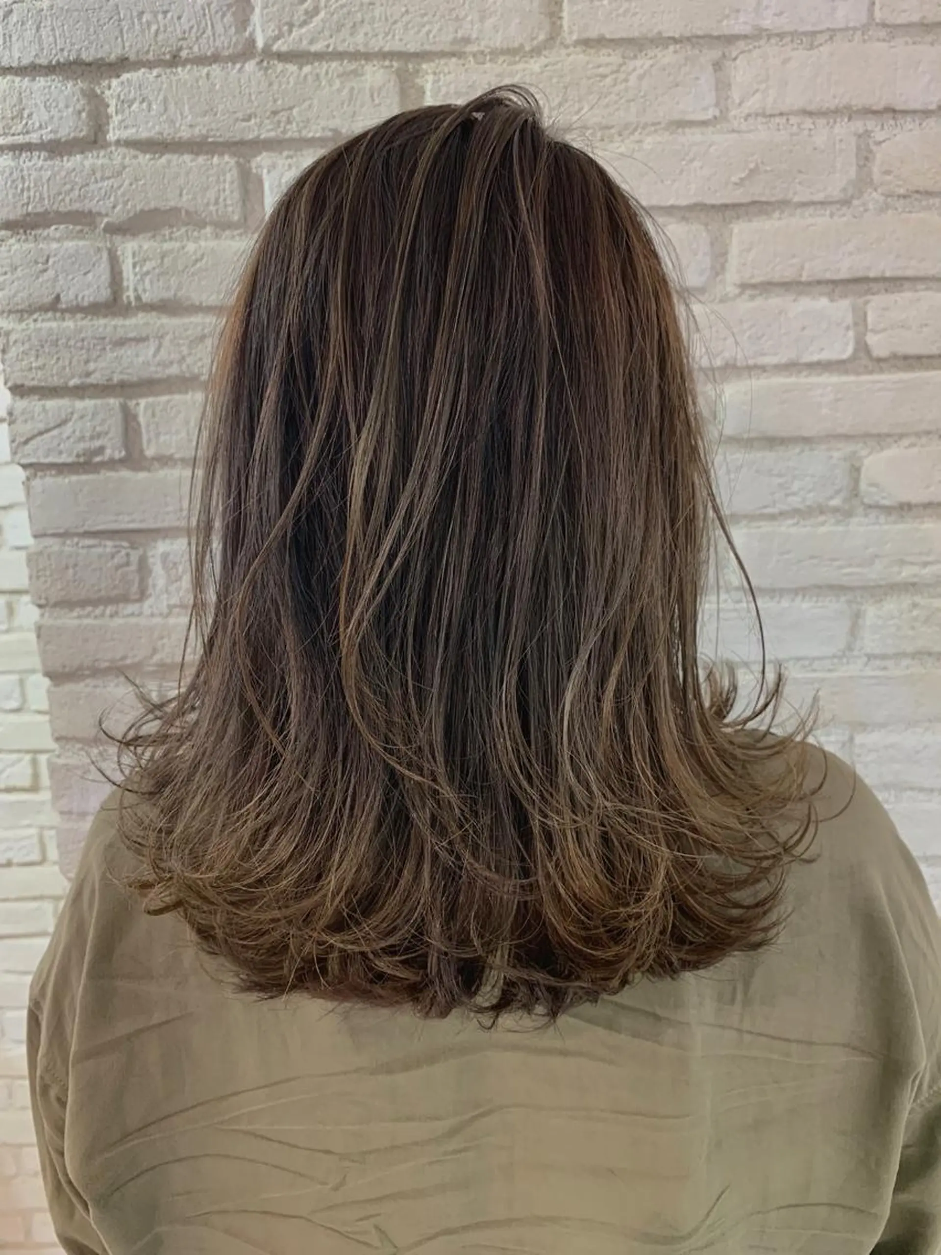 セミロング カラー パーマ ネイル マツエク・マツパ レイヤー&カラー 人気美容師倉崎涼のヘアスタイル