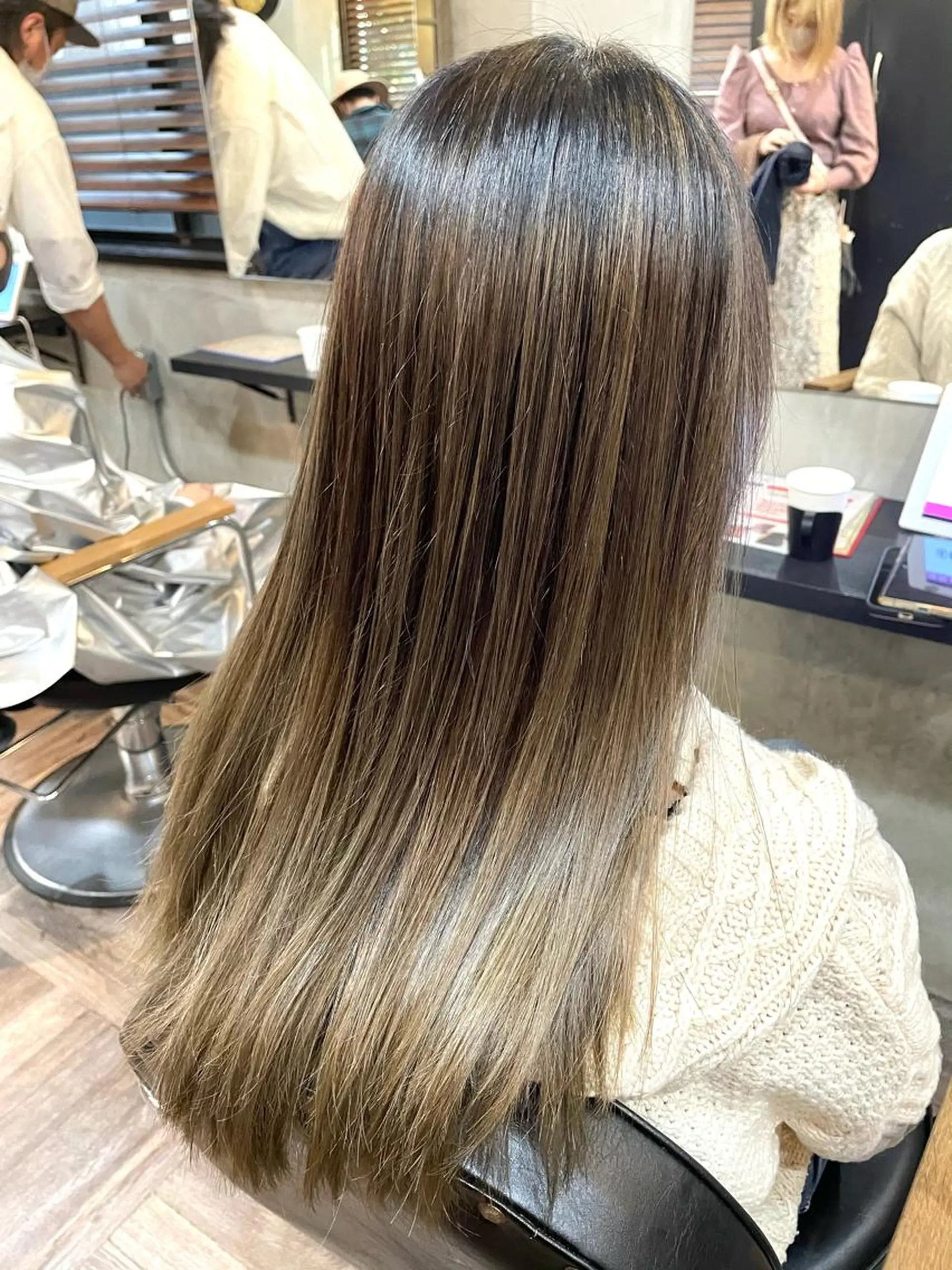 ロング カラー バレイヤージュ グレージュ レイヤーカット カット ヘアカラー トリートメント La fith 店長 城谷颯人のヘアスタイル