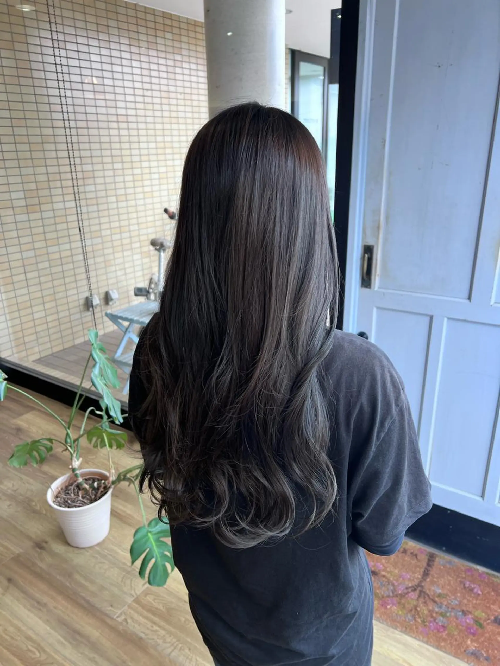 ロング カラー グレージュ ヘアカラー トリートメント ツキダテ ユイのヘアスタイル