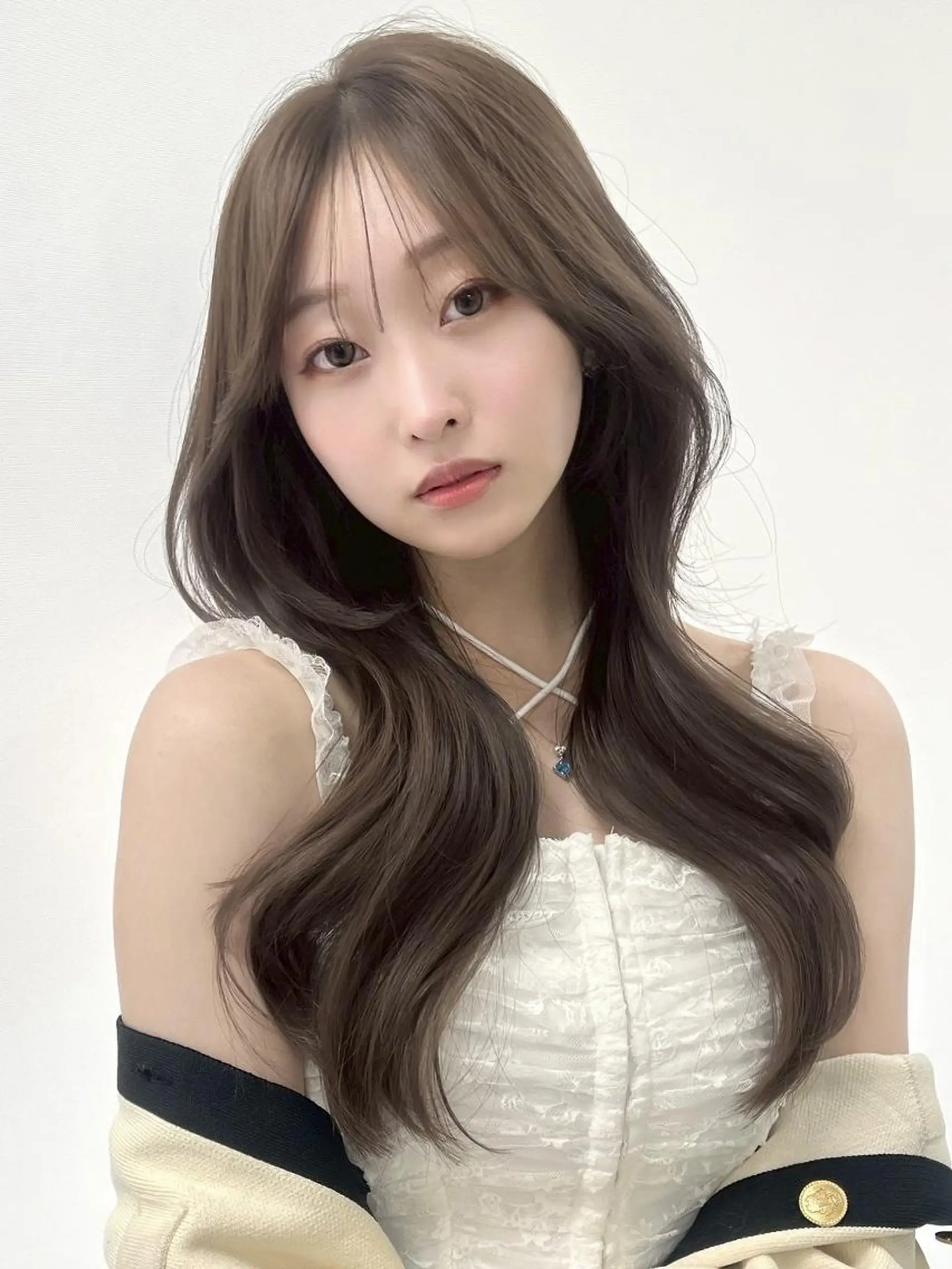ロング カラー カット ヘアカラー トリートメント ヘアセット 韓国ベージュ🇰🇷 レイヤー🤍SHEのヘアスタイル