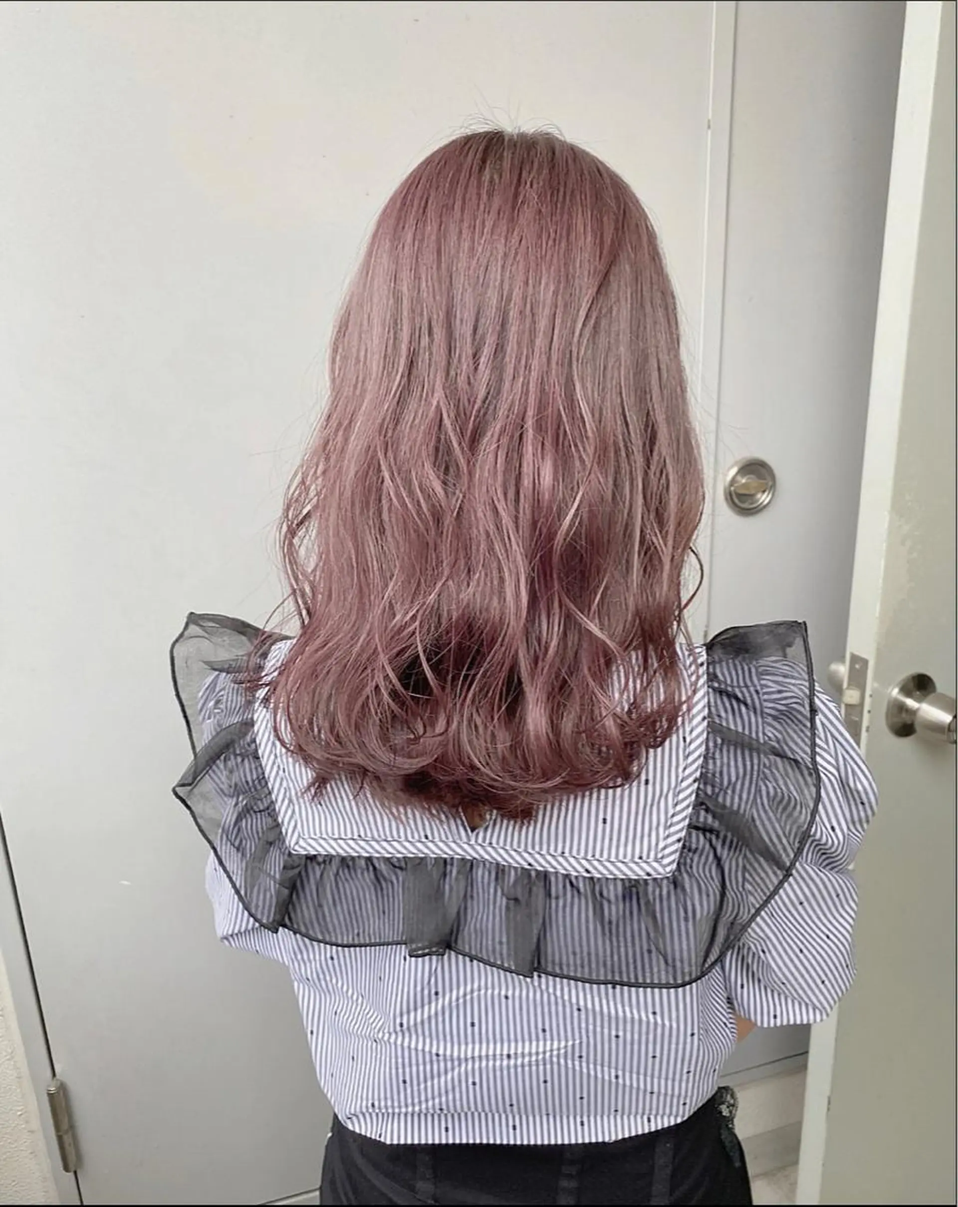 ミディアム ❤︎ワンホンガーリー なハイトーンヘア❤︎のヘアスタイル