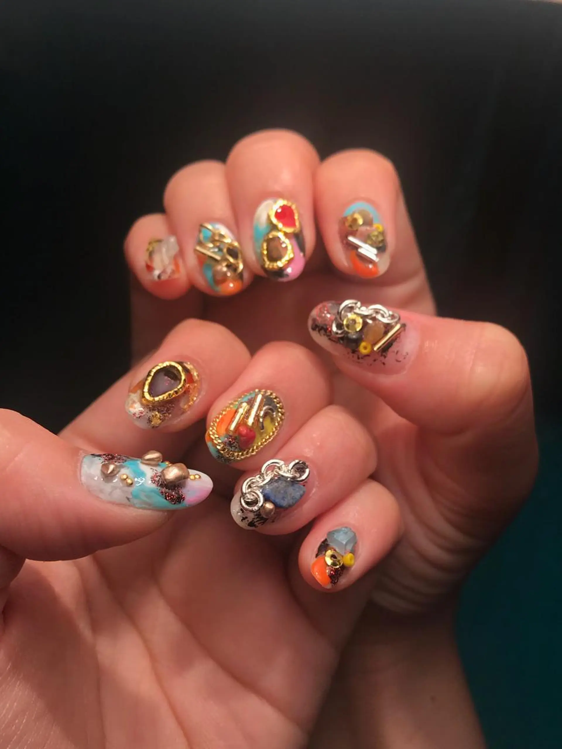 ネイル ハンドネイル キラキラ オメメのネイルデザイン