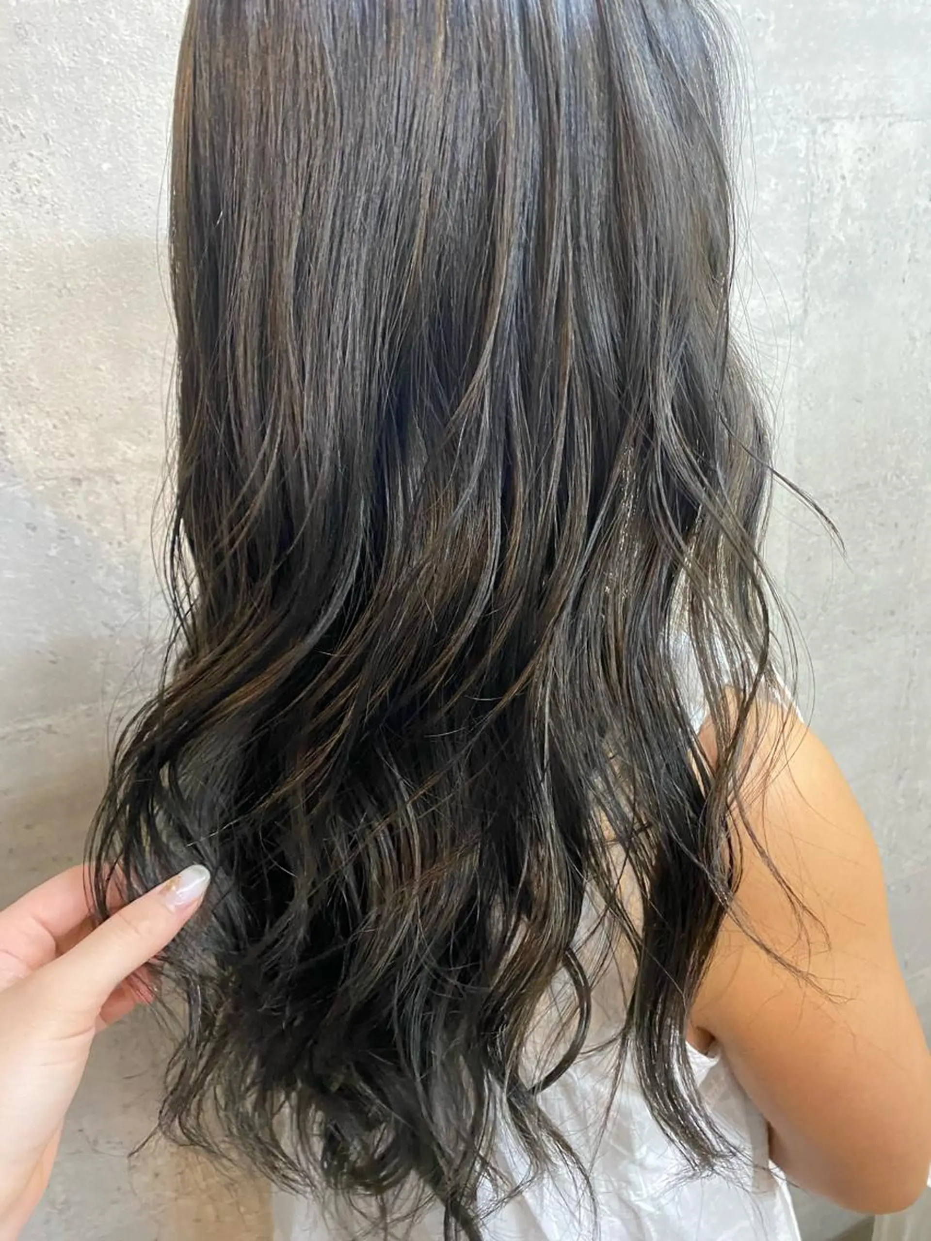 ロング カラー Krass Kobe所属・鈴木 ルナのヘアスタイル