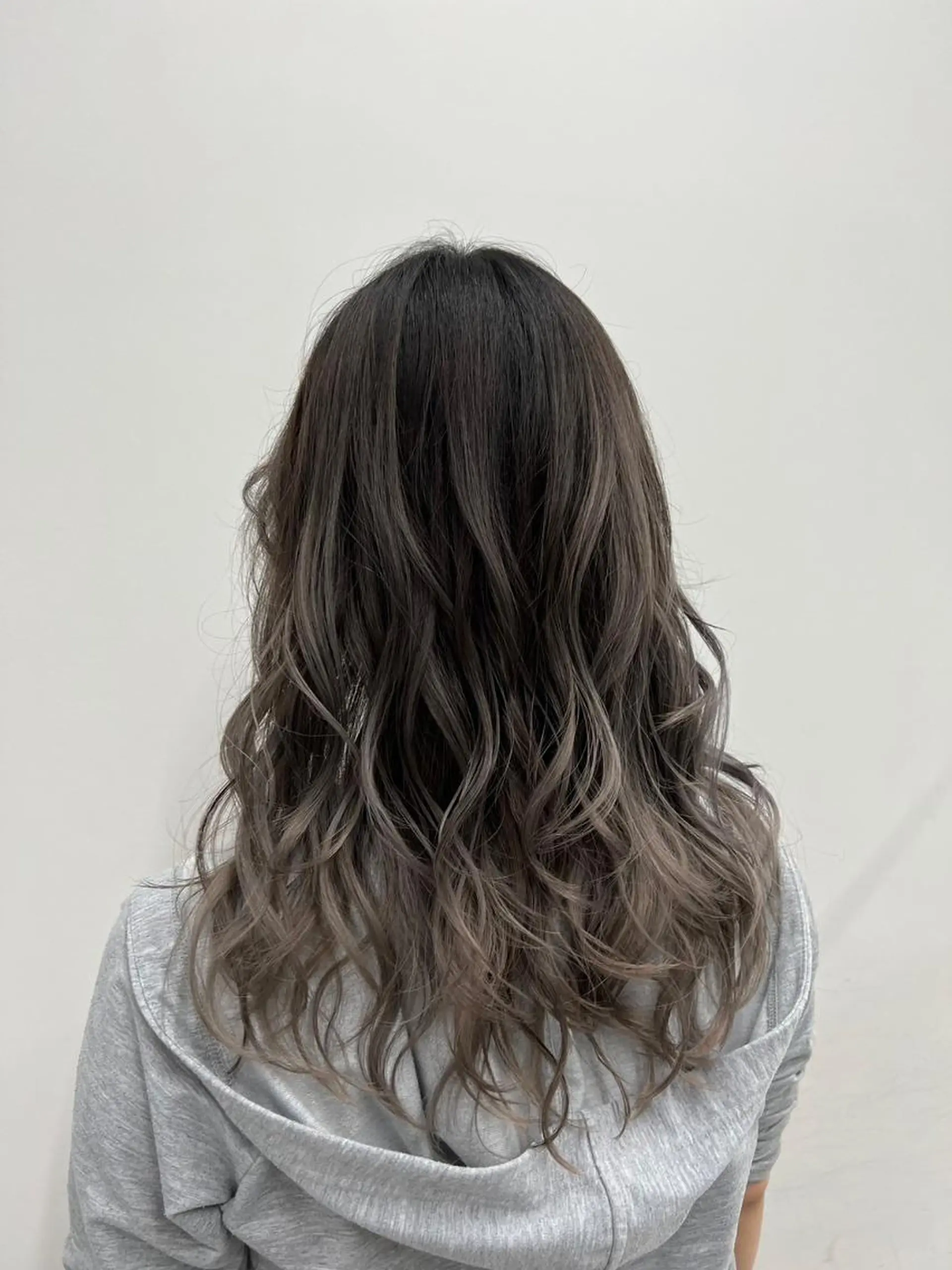 カラー ロング アディクシーカラー アッシュ ブルーカラー ダークアッシュ グレージュ 【公式】amble luxe池袋東口💛のヘアスタイル
