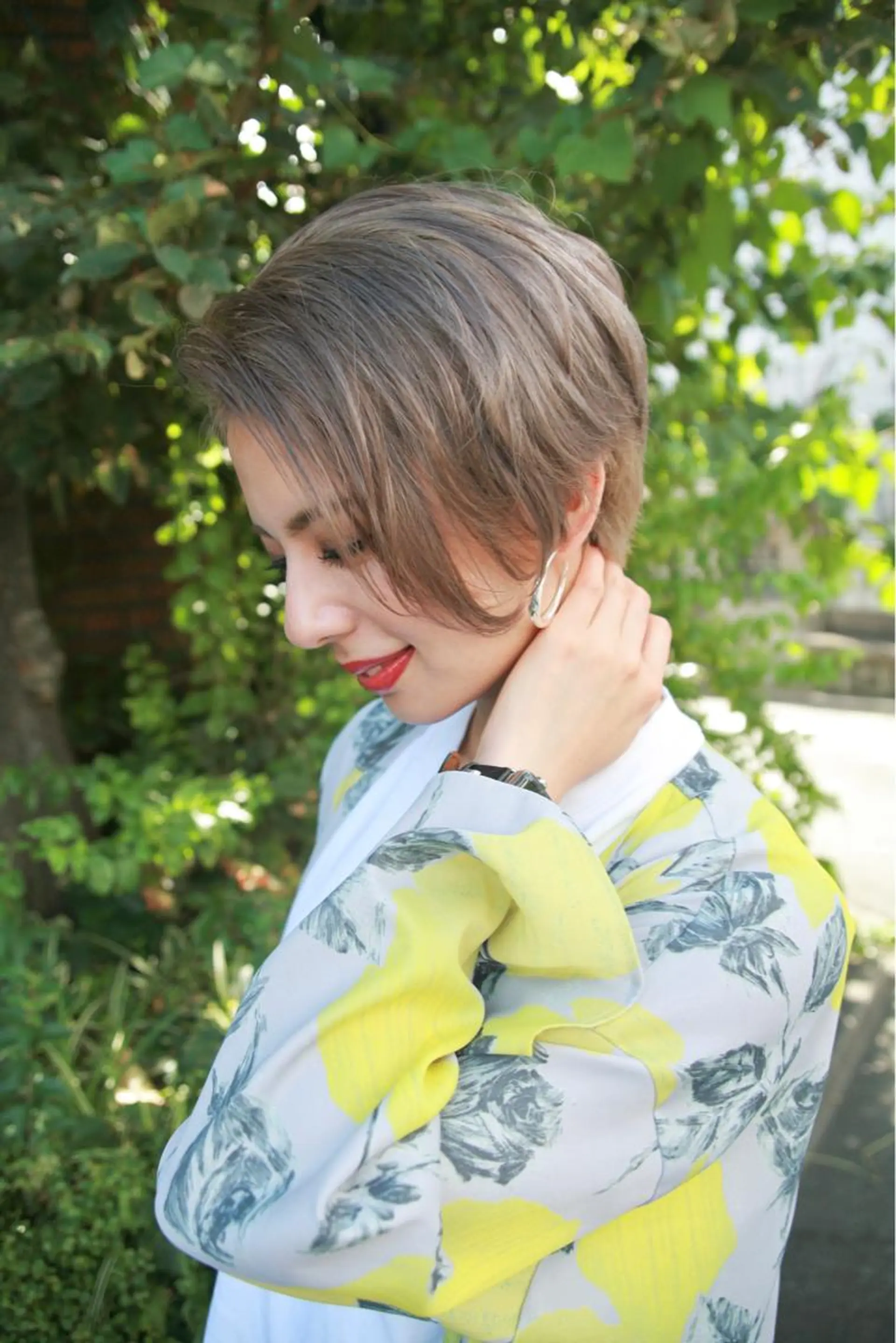 ショート カラー ブリーチ グレージュ 🩵縮毛矯正  髪質 改善 ツヤ髪🩵のヘアスタイル