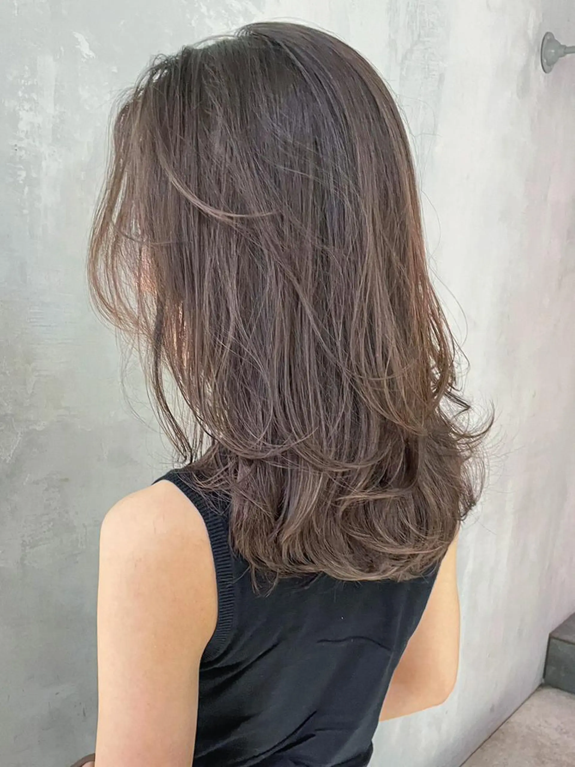 ミディアム カラー グレージュ レイヤーカット カット ヘアカラー トリートメント ITbyALBUM 八王子店のヘアスタイル
