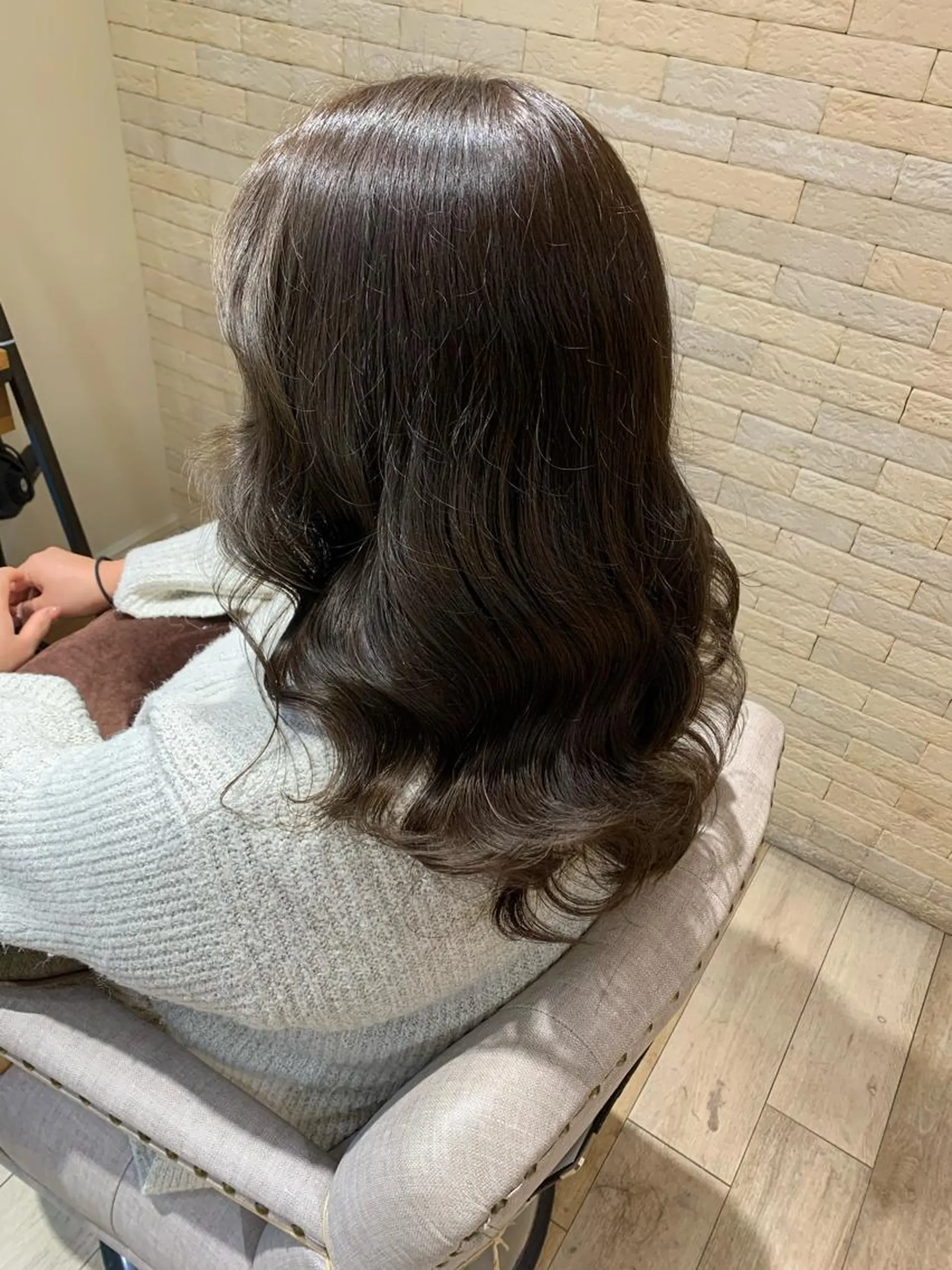 セミロング カラー グレージュ ヘアカラー トリートメント 上田 紗也のヘアスタイル