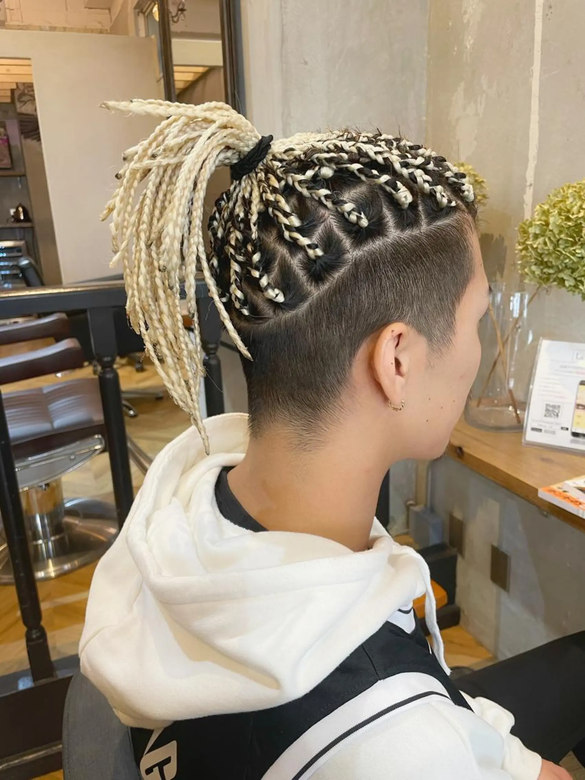 ヘアアレンジ メンズ シールエクステ メンズブリーチ メンズハイライト メンズハイトーン メンズインナーカラー エクステ指名No.1 【店長】橘田のヘアスタイル