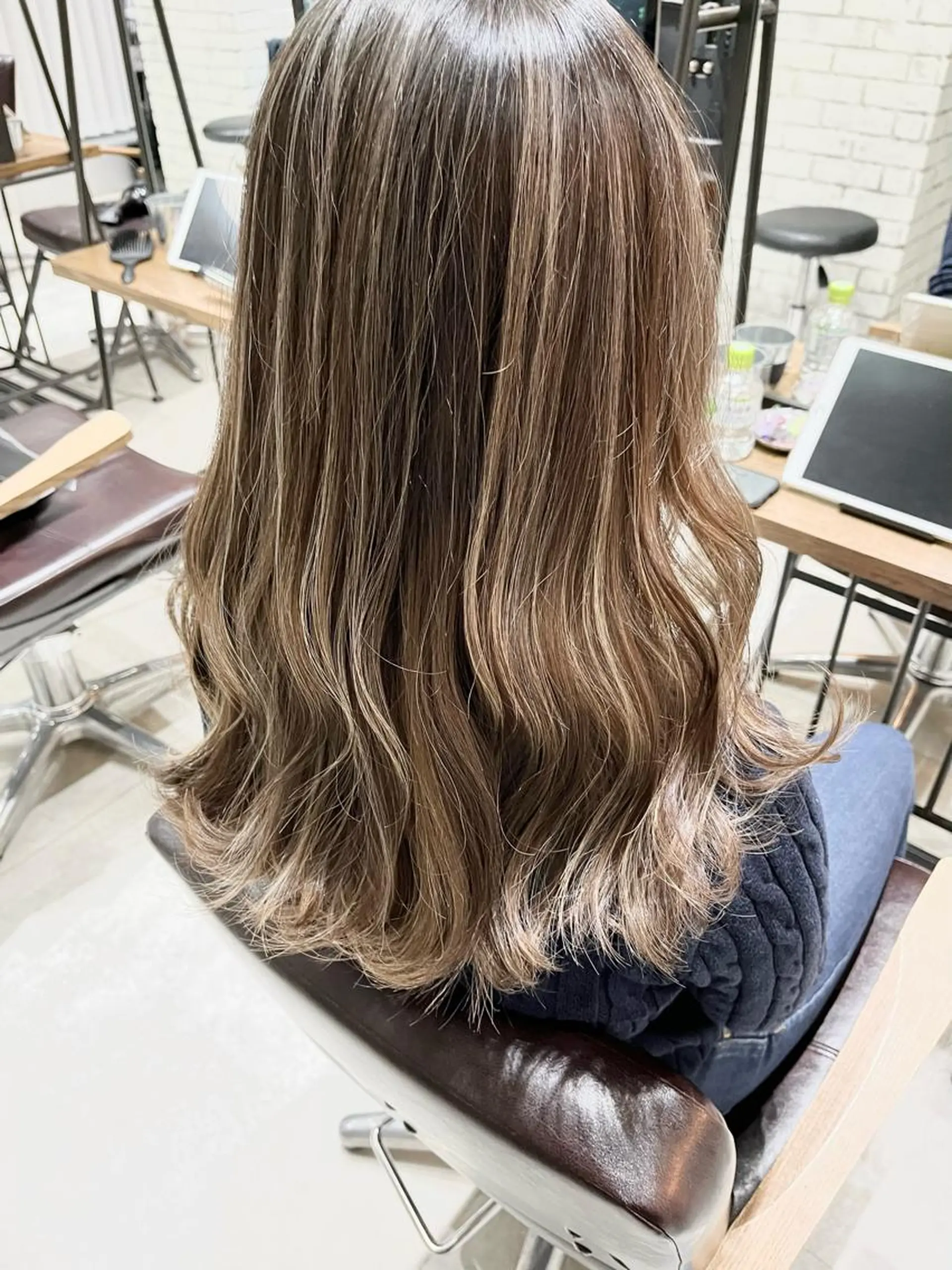 ロング アッシュ ヨシンモリ 韓国風ヘア トリートメント ヘアカラー 🌈透明感カラー 韓 国ヘアこうたろうのヘアスタイル