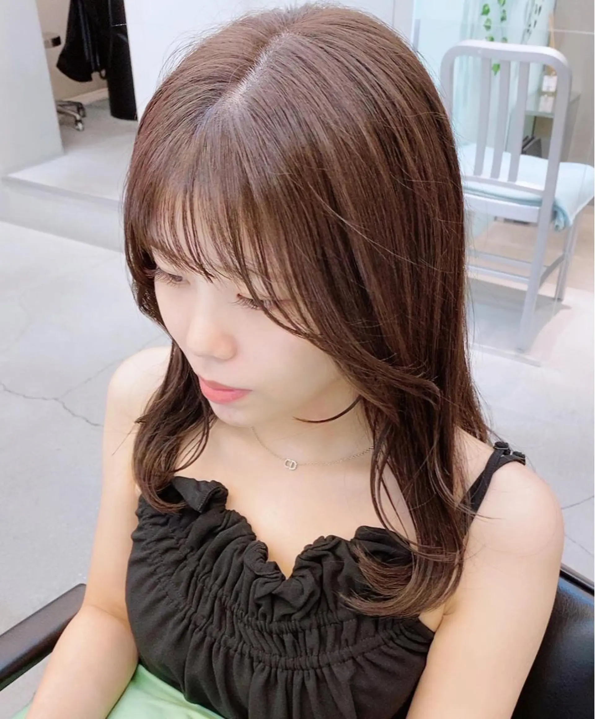 セミロング カラー 岡野 静華のヘアスタイル