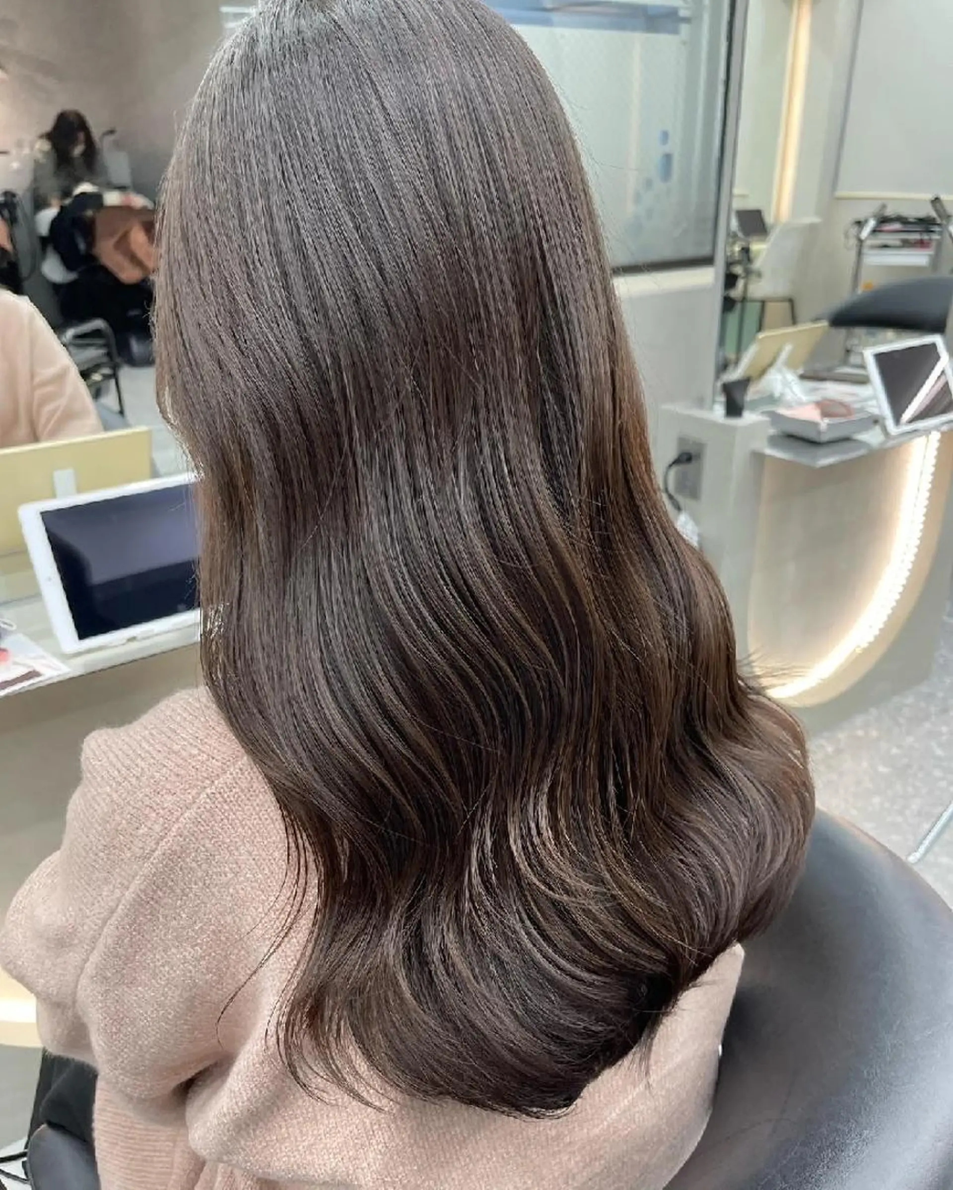 ロング ロンド　ウル所属・レイヤー/縮毛矯正⭐ 特化美容師のヘアスタイル