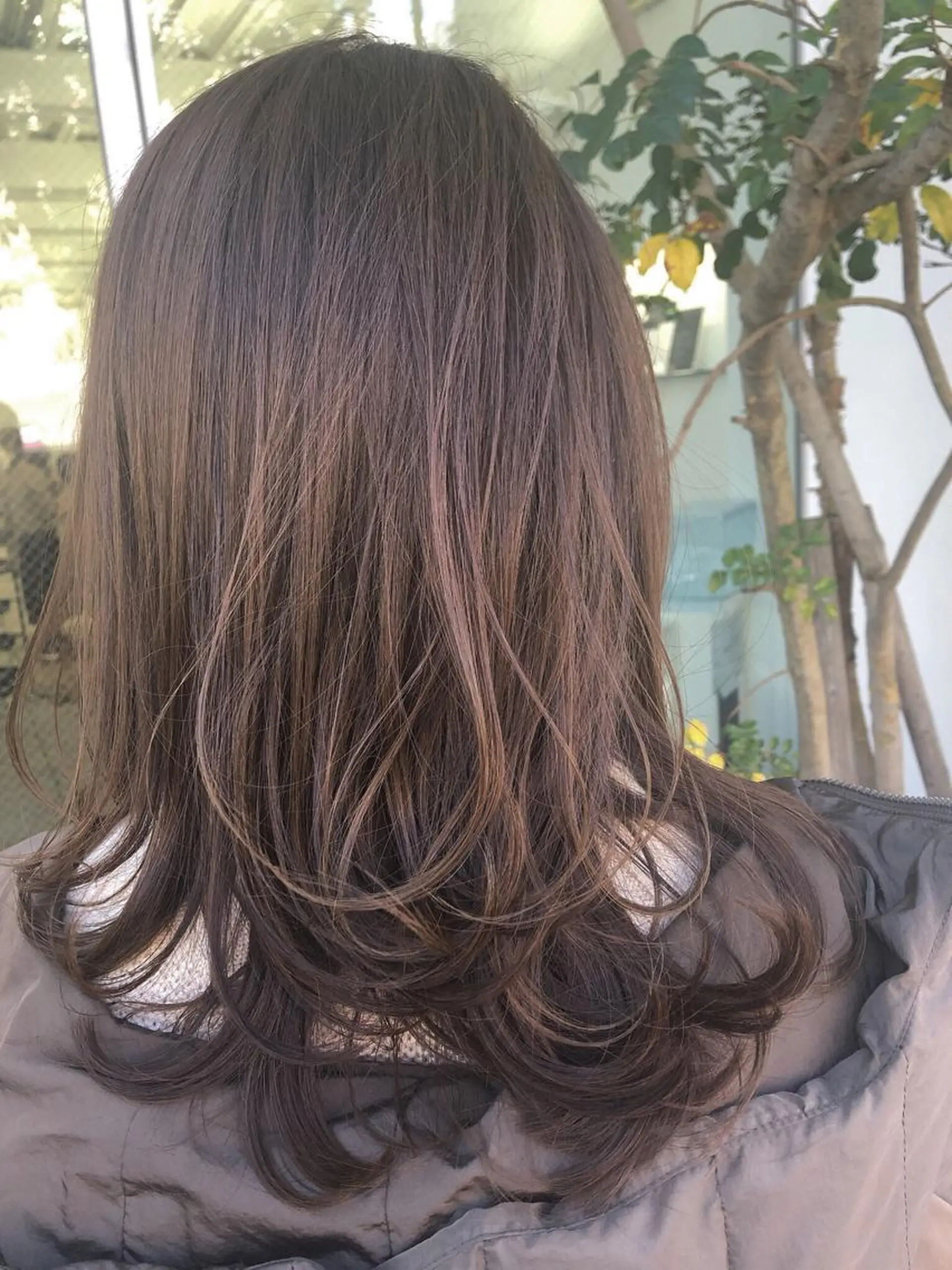 ミディアム ハイライト レイヤーカット カット ヘアカラー トリートメント 尾島 光季のヘアスタイル