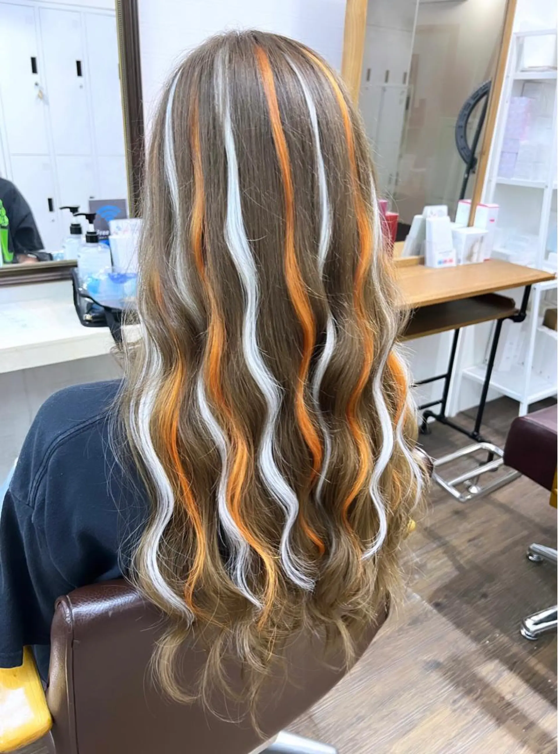 ロング カラー ブリーチ ケアブリーチ エクステ ヘアカラー エクステ 🧠U-topia 西村彩🧠のヘアスタイル