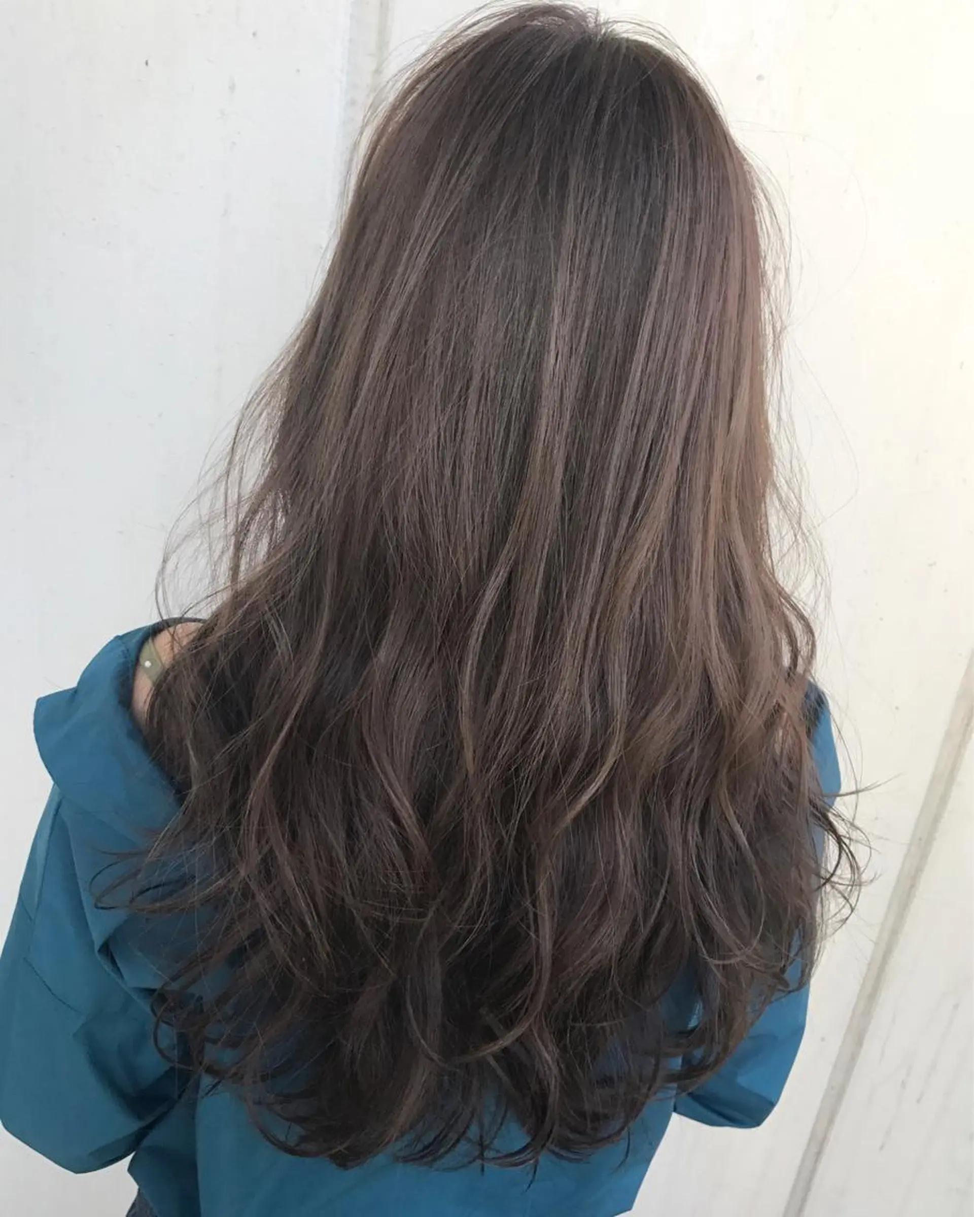 ロング カラー ベージュカラー ブリーチ ラベンダーカラー ラベンダーベージュ ブリーチなしカラー Heart's所属・若杉 諒のヘアスタイル