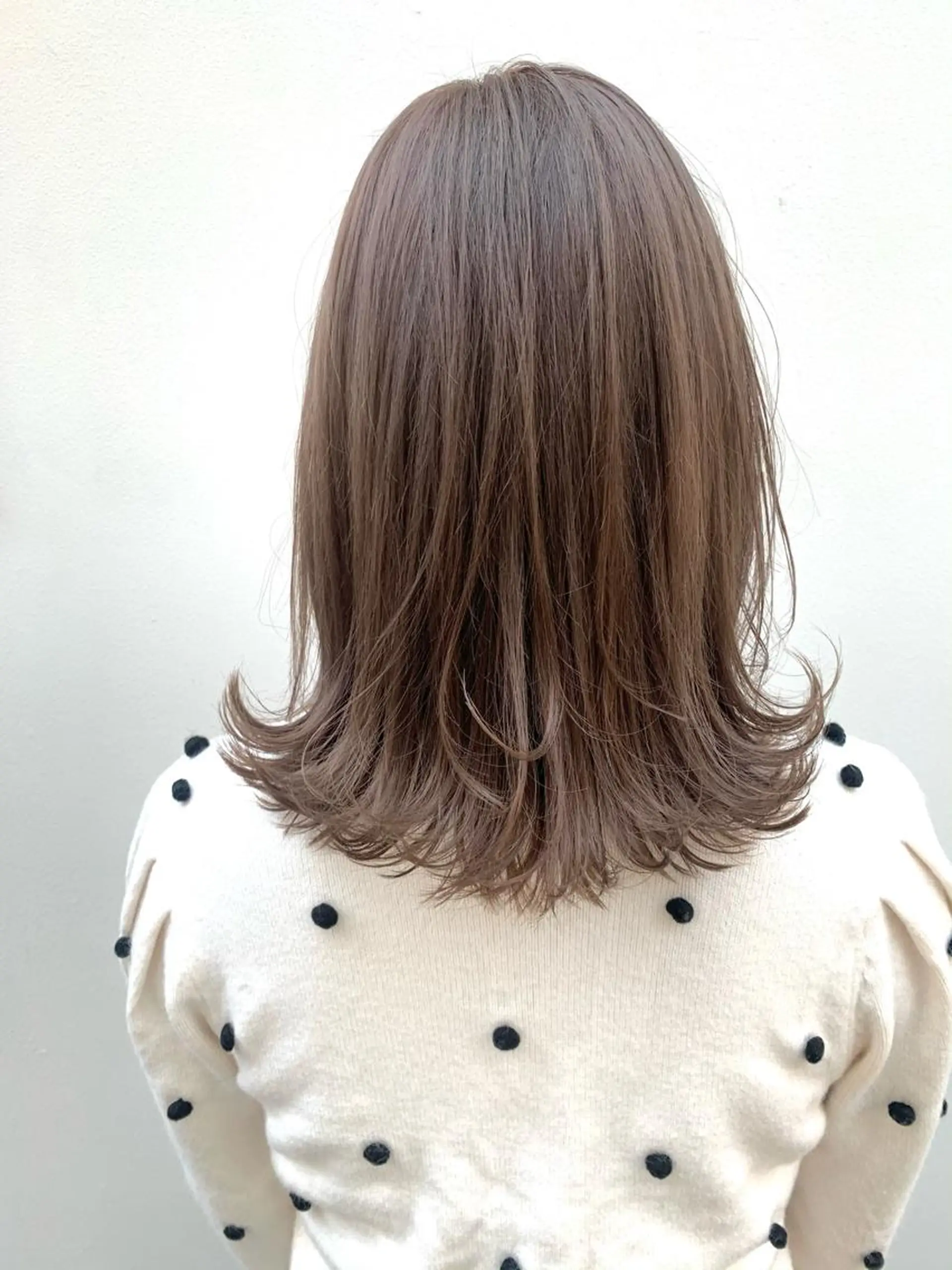 セミロング カラー ベージュカラー ココアベージュ ヘアカラー トリートメント chama レイヤーカットのヘアスタイル
