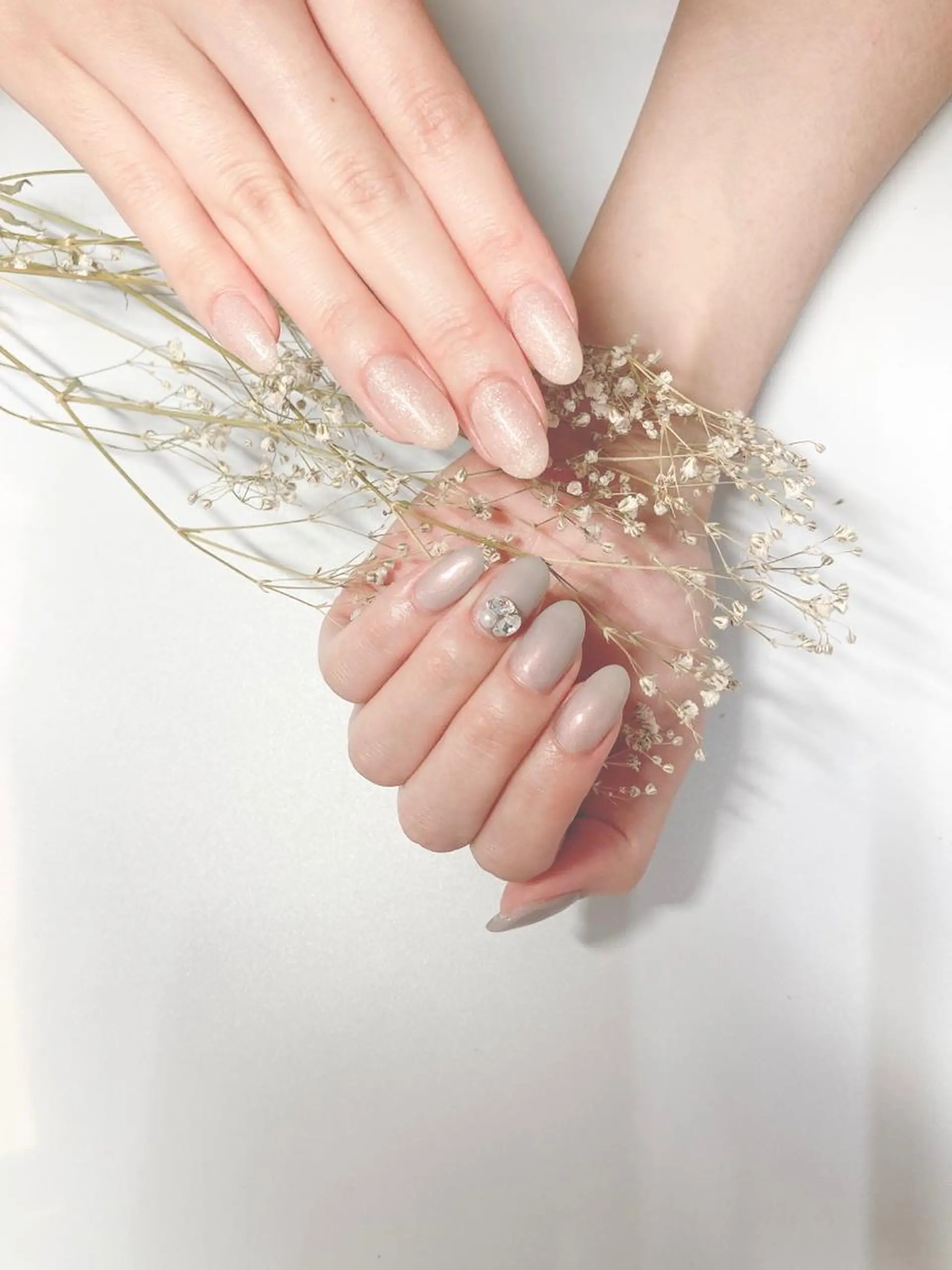 ネイル ワンカラーネイル ストーンネイル ハンドネイル nail  salon  fiol所属・nail salon fiolのネイルデザイン