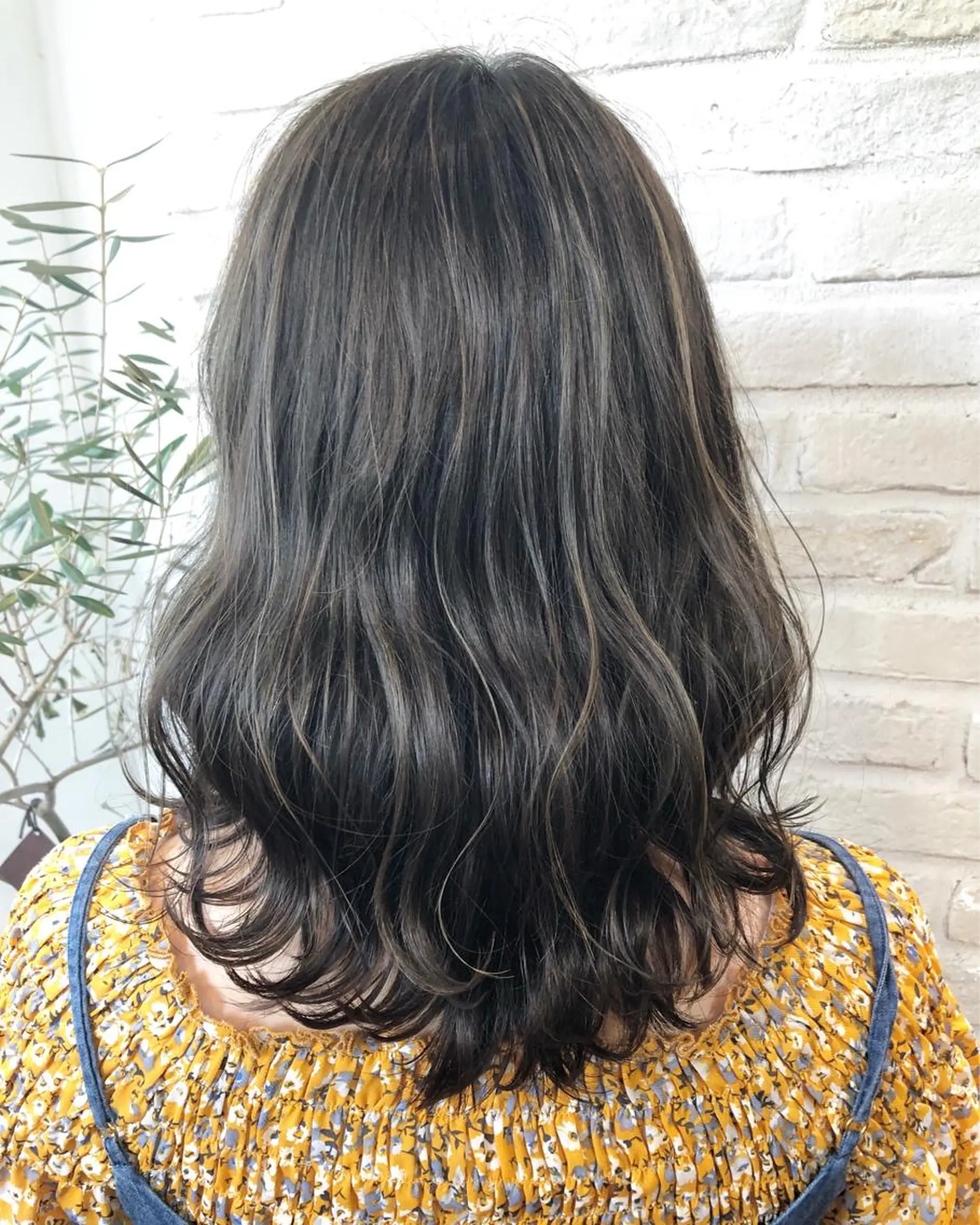 ミディアム カラー ヘアアレンジ アッシュ ハイライトカラー ハイライト 遠藤 拓馬のヘアスタイル