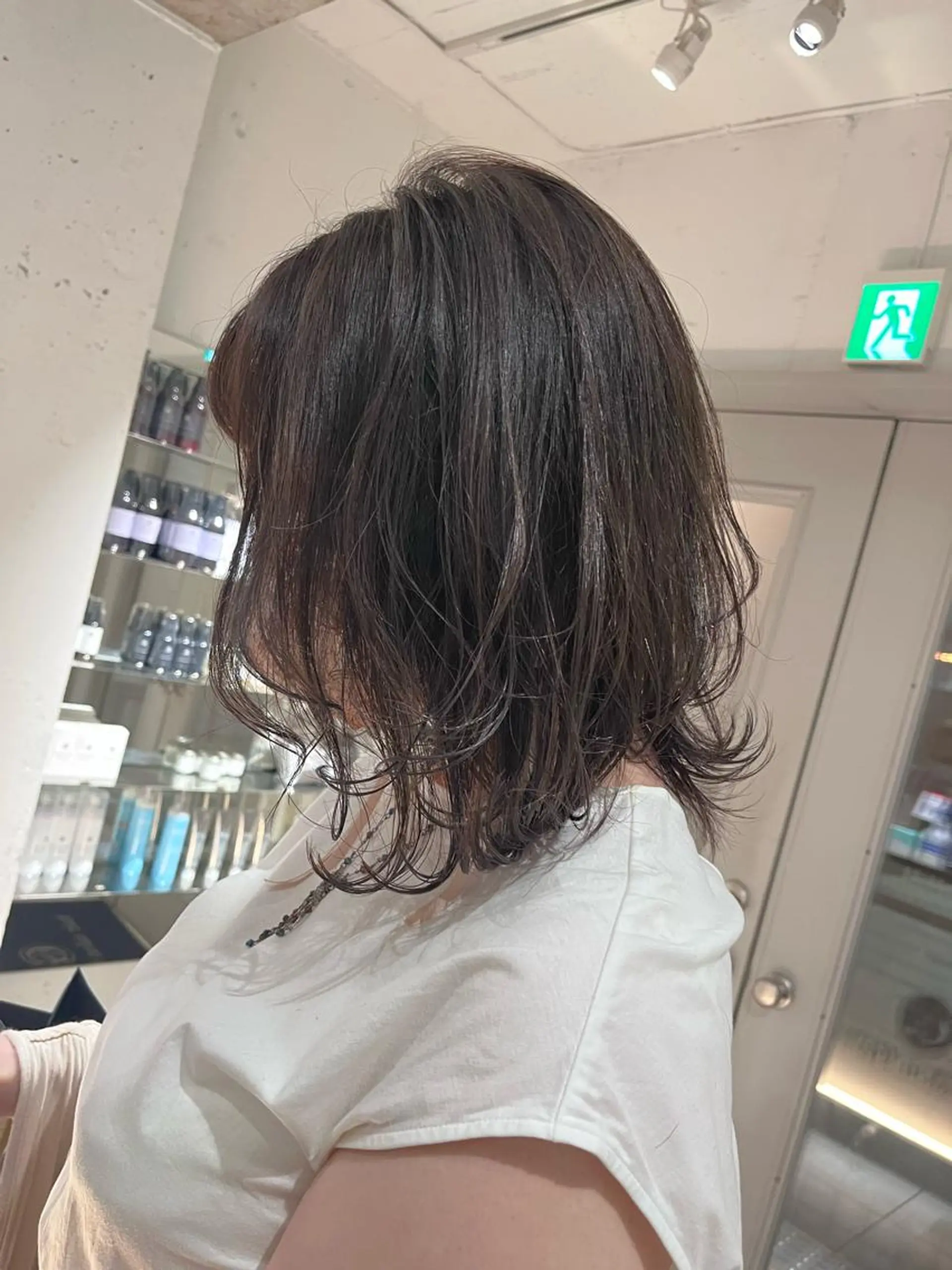 ミディアム カラー ミディアムレイヤー アッシュ ブルーカラー ブルーバイオレット 透明感カラー カット ヘアカラー トリートメント ヘッドスパ ヘアセット カジュアルを女っぽく 𝗮𝘆𝗮𝗰𝗼のヘアスタイル