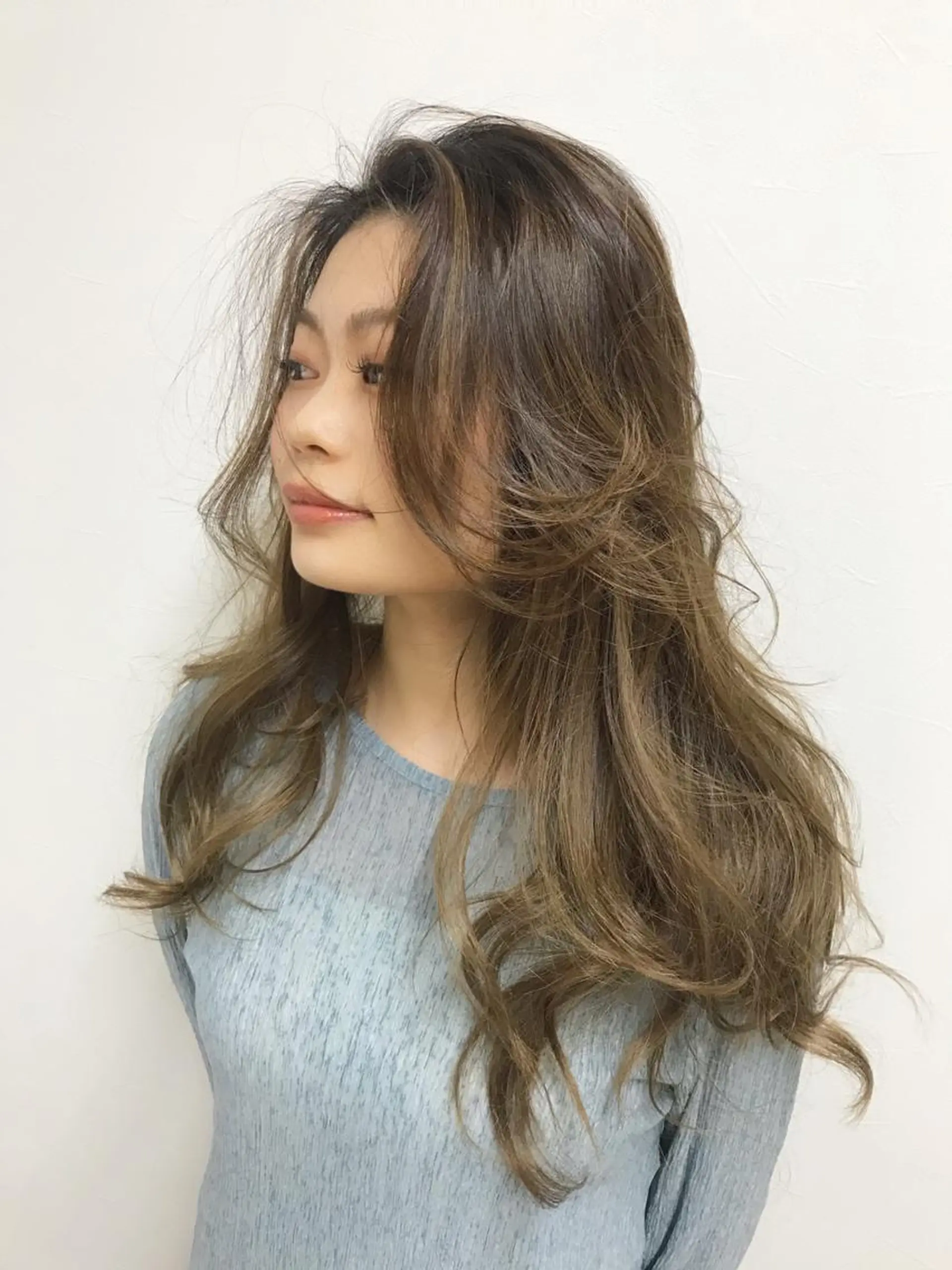 ロング カラー ブリーチ ケアブリーチ ケアカラー ハイライトカラー ハイライト カット ヘアカラー トリートメント Ｒ HAIR SALON所属・RHAIRSALON 西山梓のヘアスタイル
