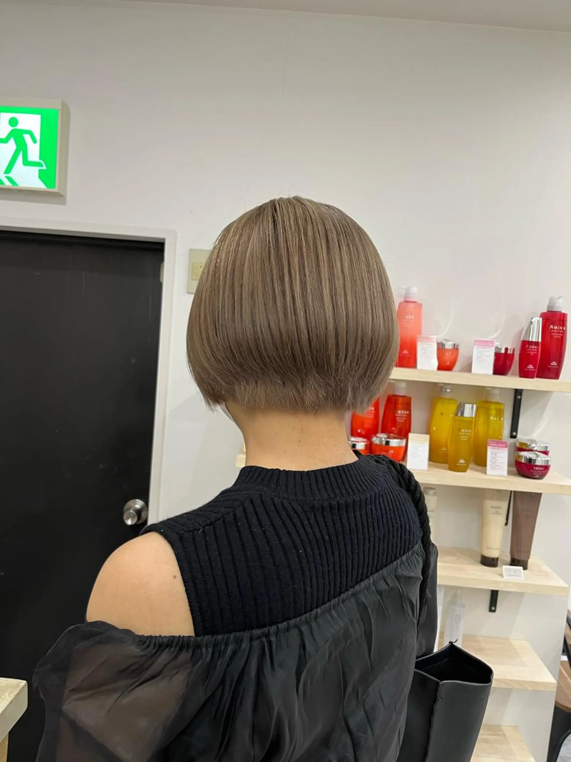 ショート カラー ベージュカラー ブリーチ カットモデル募集🐺 らいと💎のヘアスタイル