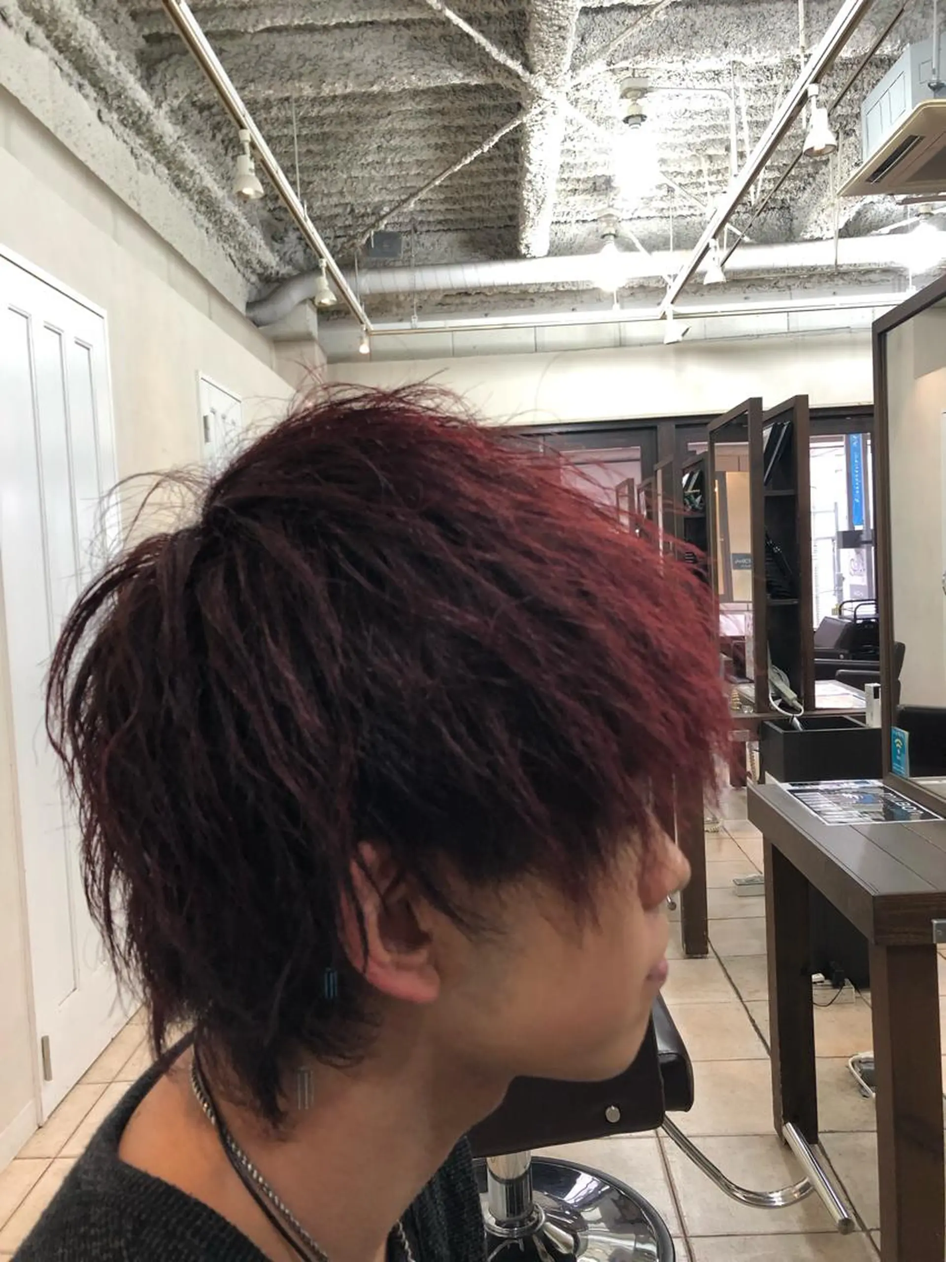 ショート カラー パーマ メンズ メンズパーマ メンズツイストパーマ ツイストパーマ カット ヘアカラー カ レラのヘアスタイル