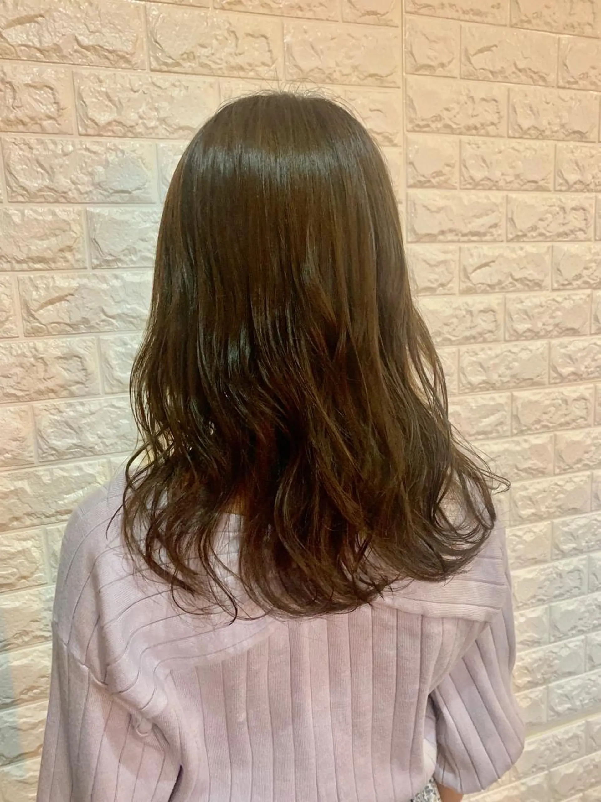 ミディアム カット ヘアカラー トリートメント トモタニ ミオのヘアスタイル