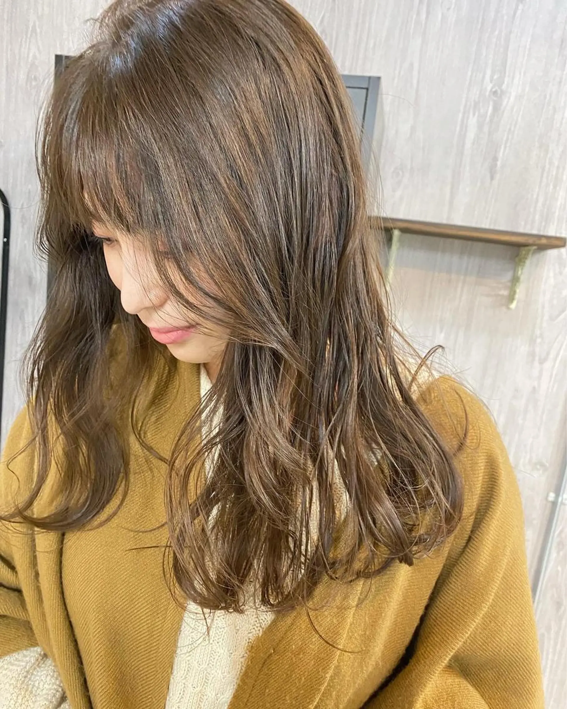 セミロング カラー GiseL アンリのヘアスタイル