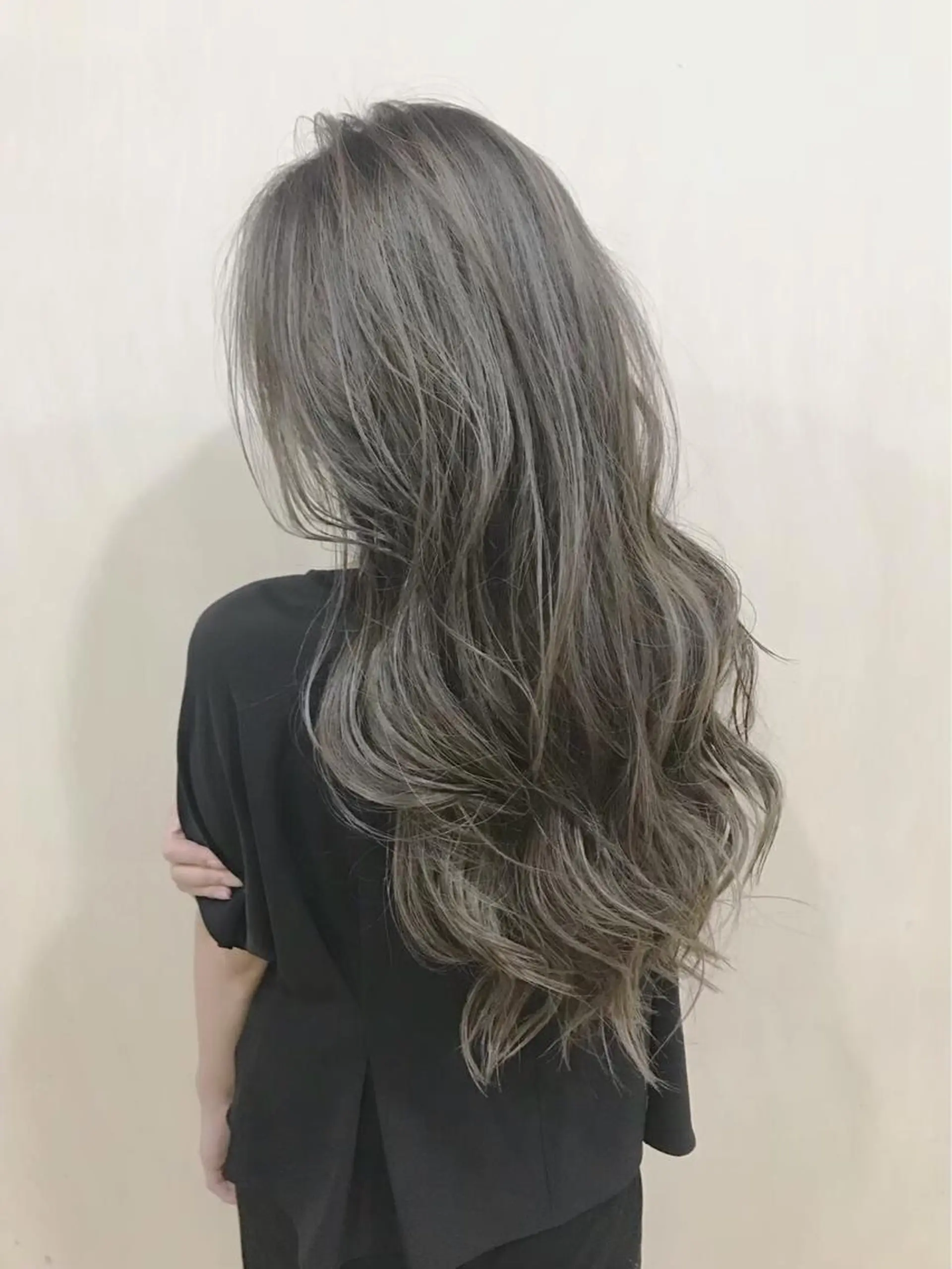 ロング カラー ヘアカラー LEVIJU なつみのヘアスタイル
