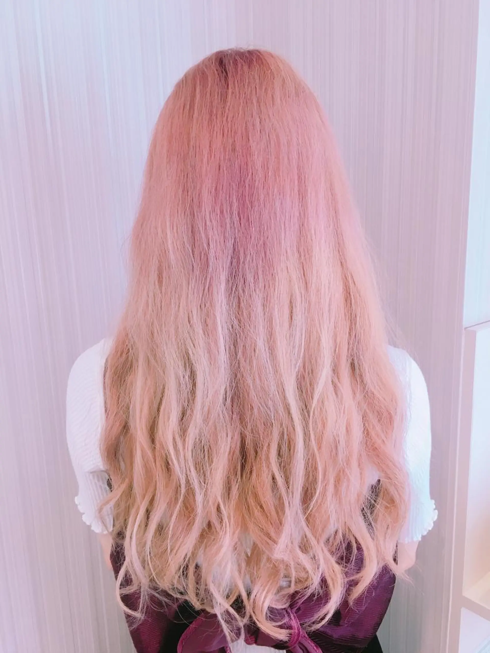 ロング カラー ブリーチ グラデーションカラー イルミナカラー ピンクカラー ヘアカラー トリートメント ハイトーン/ブリーチ 山崎　悠次のヘアスタイル