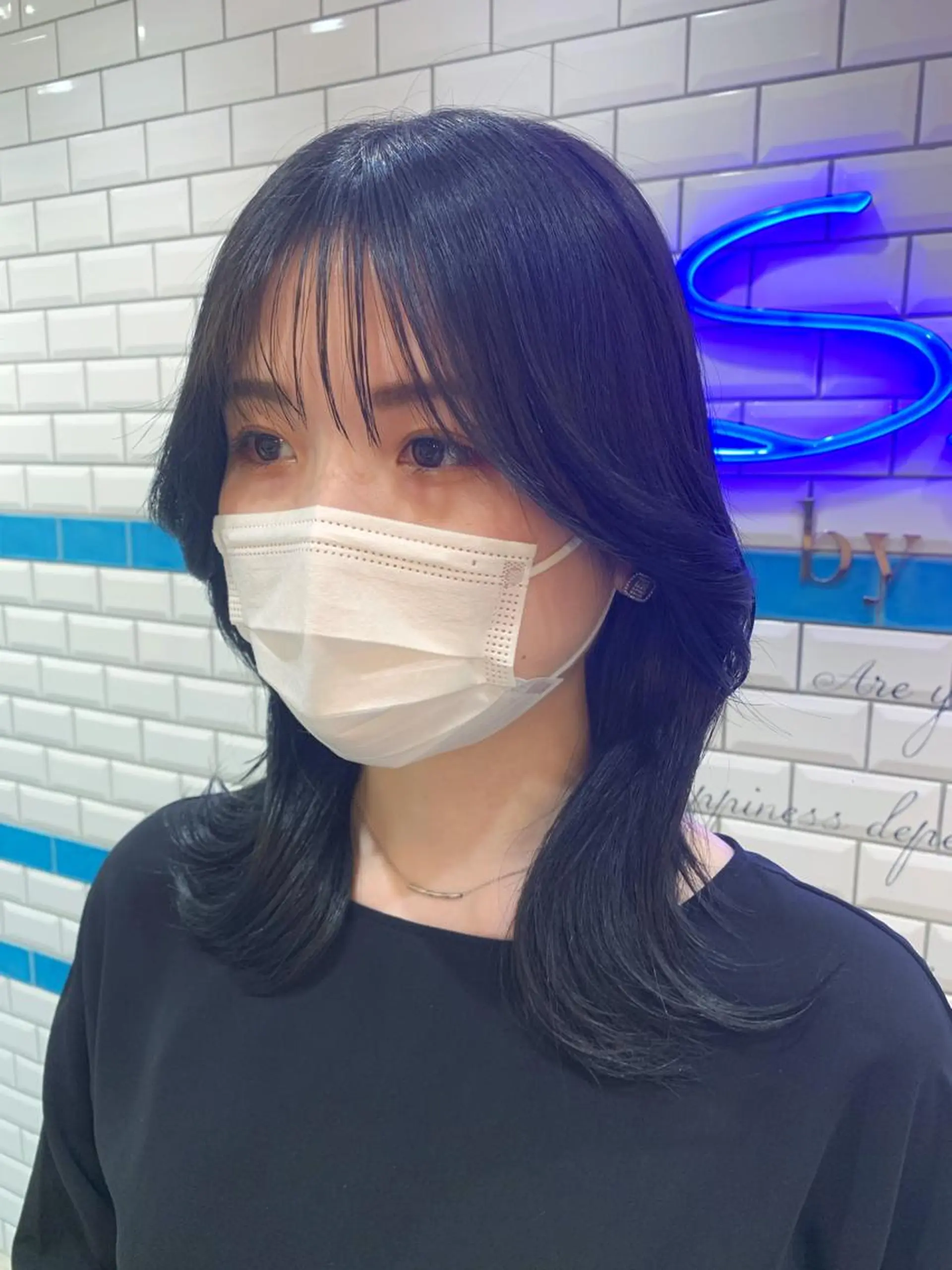 ミディアム カラー シールエクステ ミディアムパーマ バレイヤージュ ブリーチ ケアブリーチ 韓国レイヤー/透明感 カラー/髪質改善角所のヘアスタイル