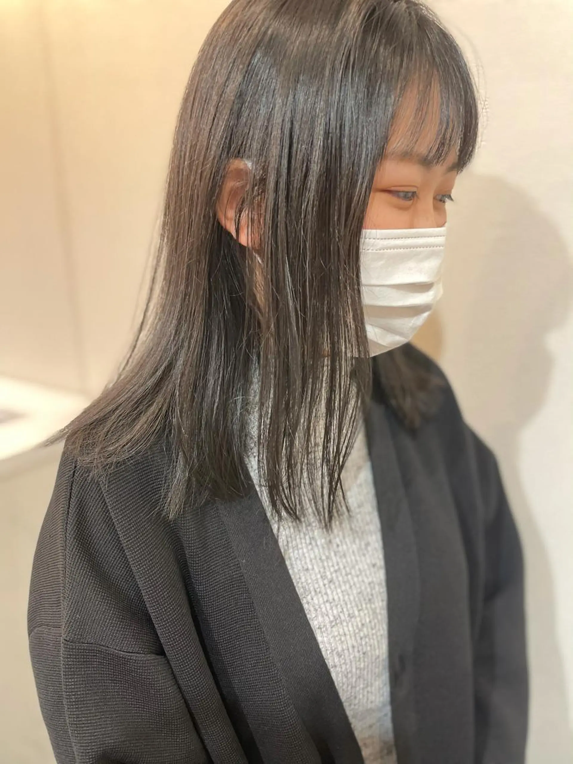 セミロング カラー レイヤー　べージュ 白石研太のヘアスタイル