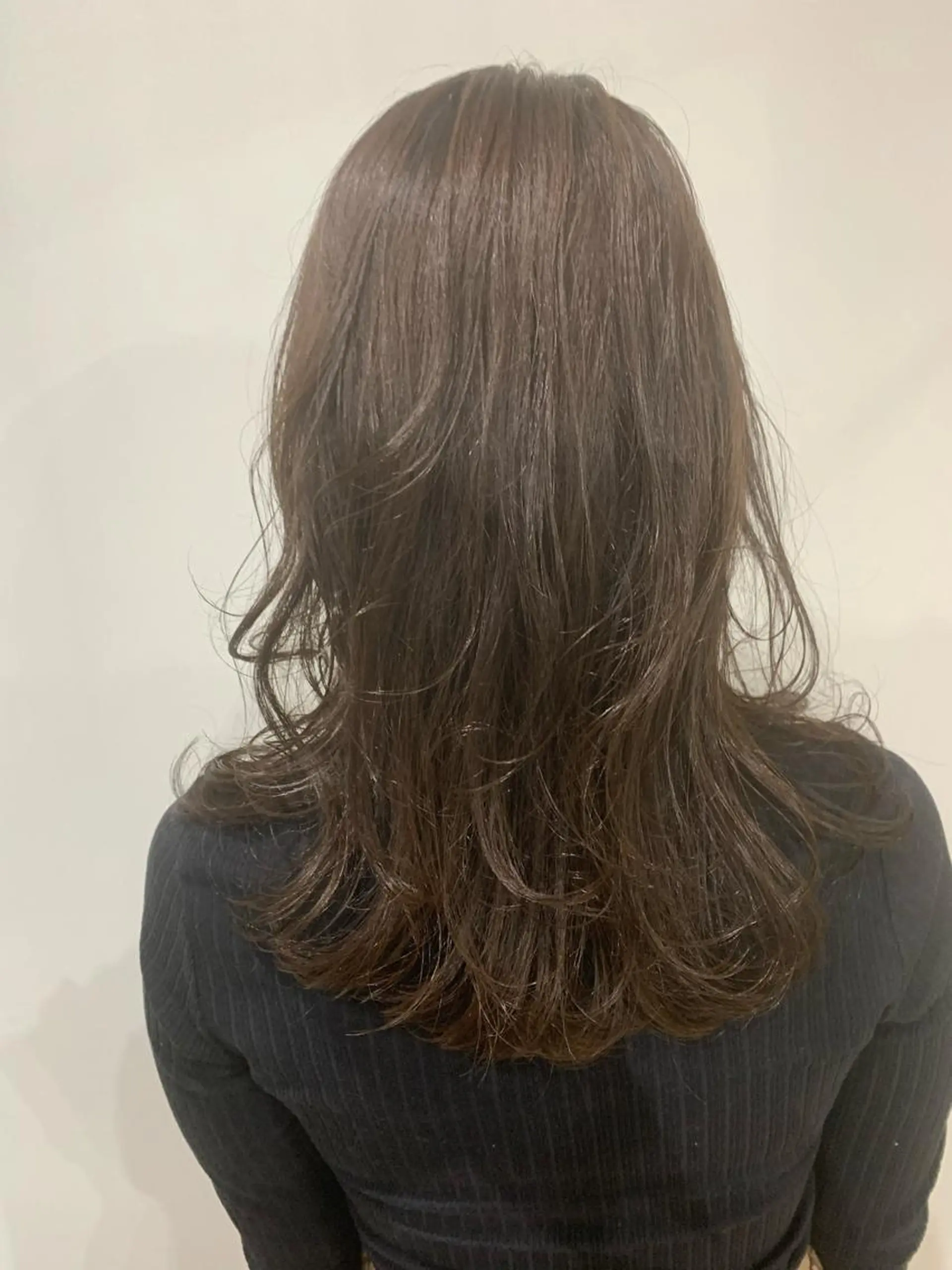 ミディアム ミディアムレイヤー レイヤーカット ヘアカラー ハイトーンカラー RYUのヘアスタイル