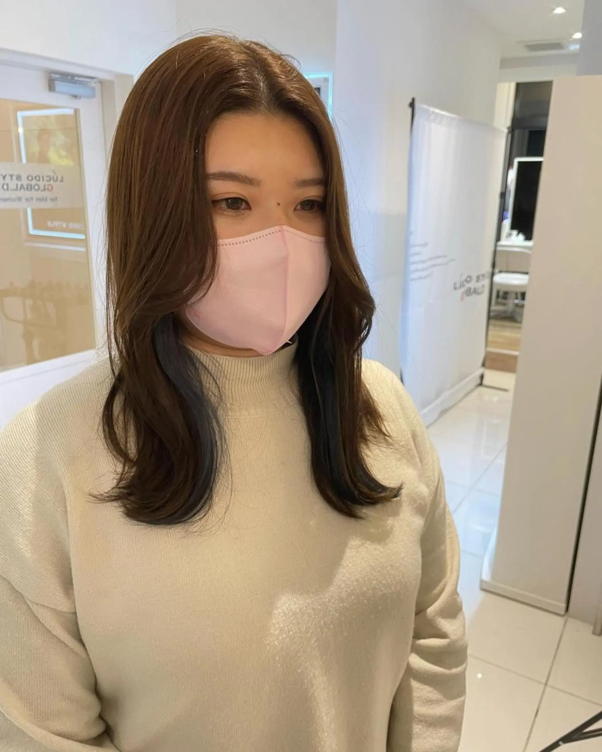 ミディアム カラー パーマ ヘアアレンジ メンズ キッズ ネイル マツエク・マツパ メンズインナーカラー ブルーカラー インナーカラー ブルー 🫧垢抜けヘア🫧 SHIORIのヘアスタイル