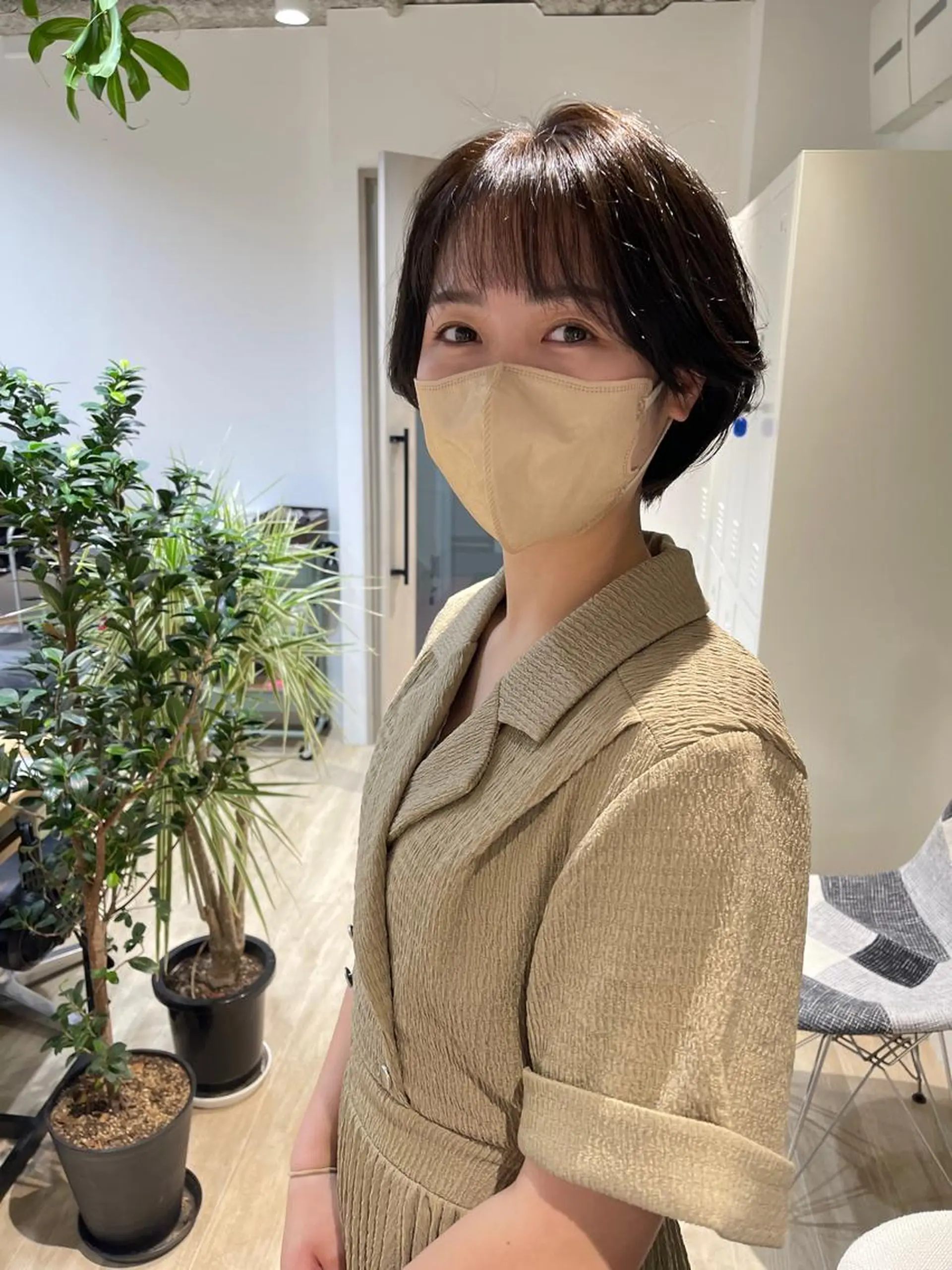 ショート カラー パーマ ヘアアレンジ ネイル マツエク・マツパ アイブロウ 前髪パーマ/割れ癖 /レイヤー/駅近のヘアスタイル