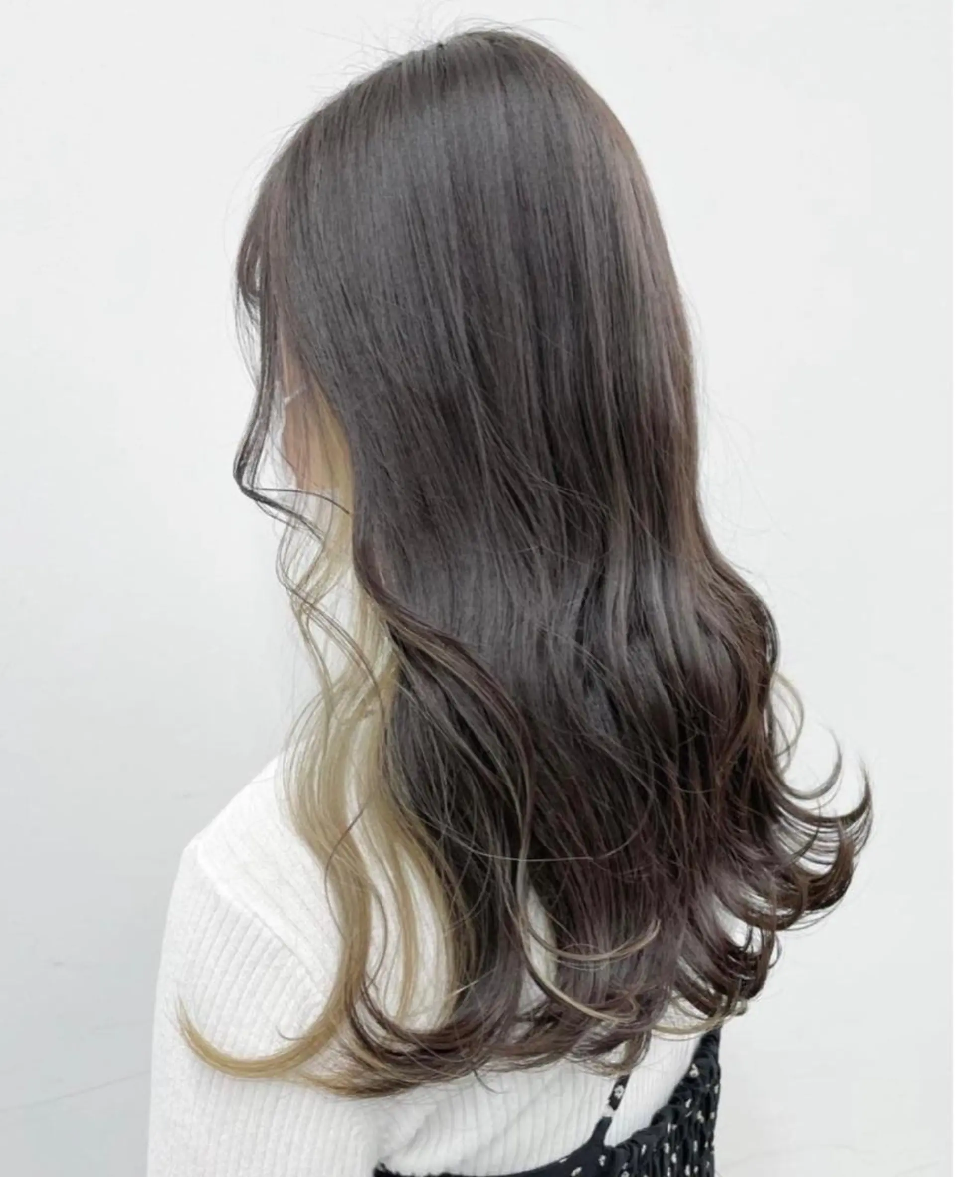 セミロング カラー ヘアアレンジ ベージュカラー インナーカラー ホワイトベージュ ヘアカラー トリートメント 🦄インナーカラー 🦄貫井彩花のヘアスタイル