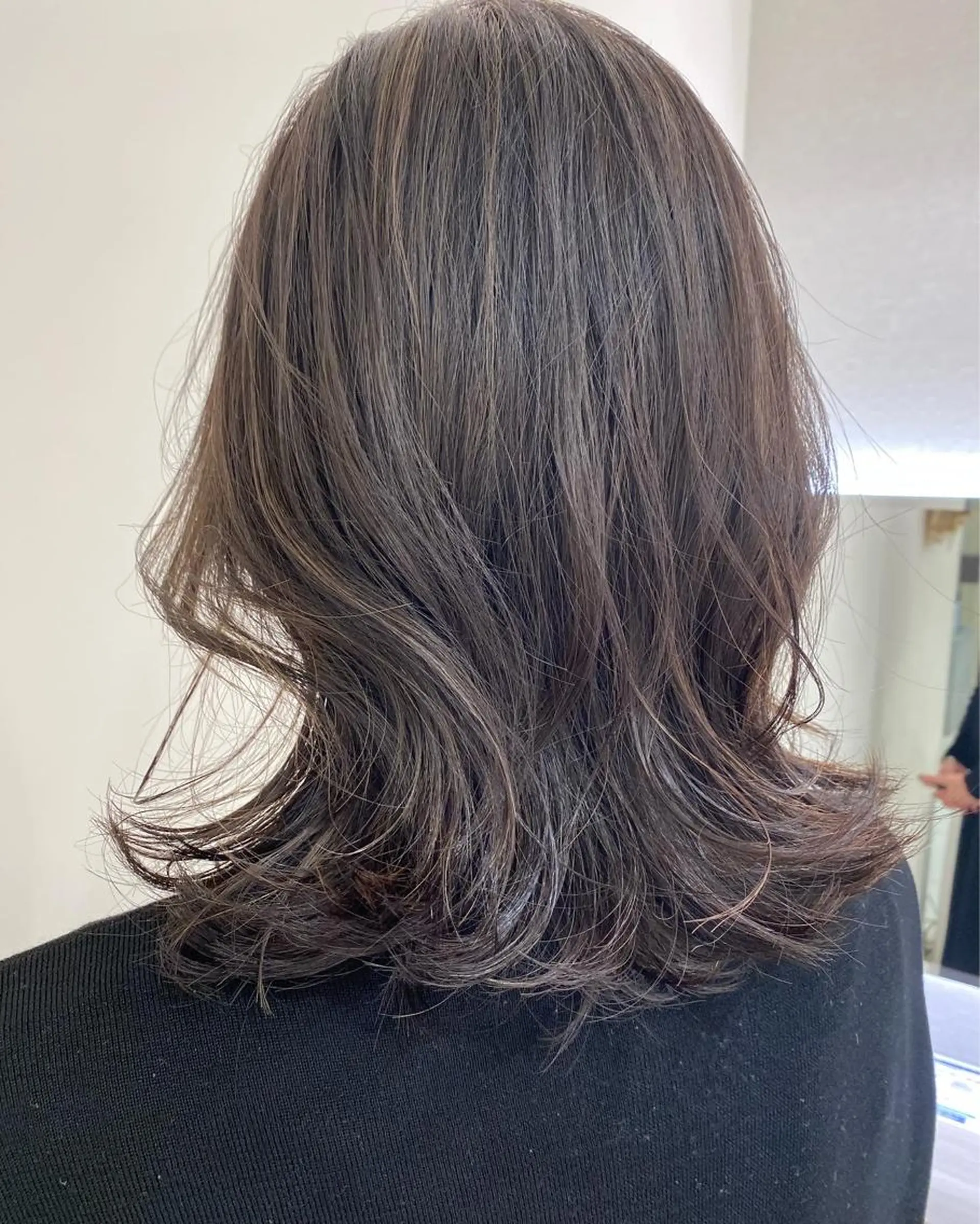 ミディアム カラー プレイングカラー🤍 細めハイライトのヘアスタイル