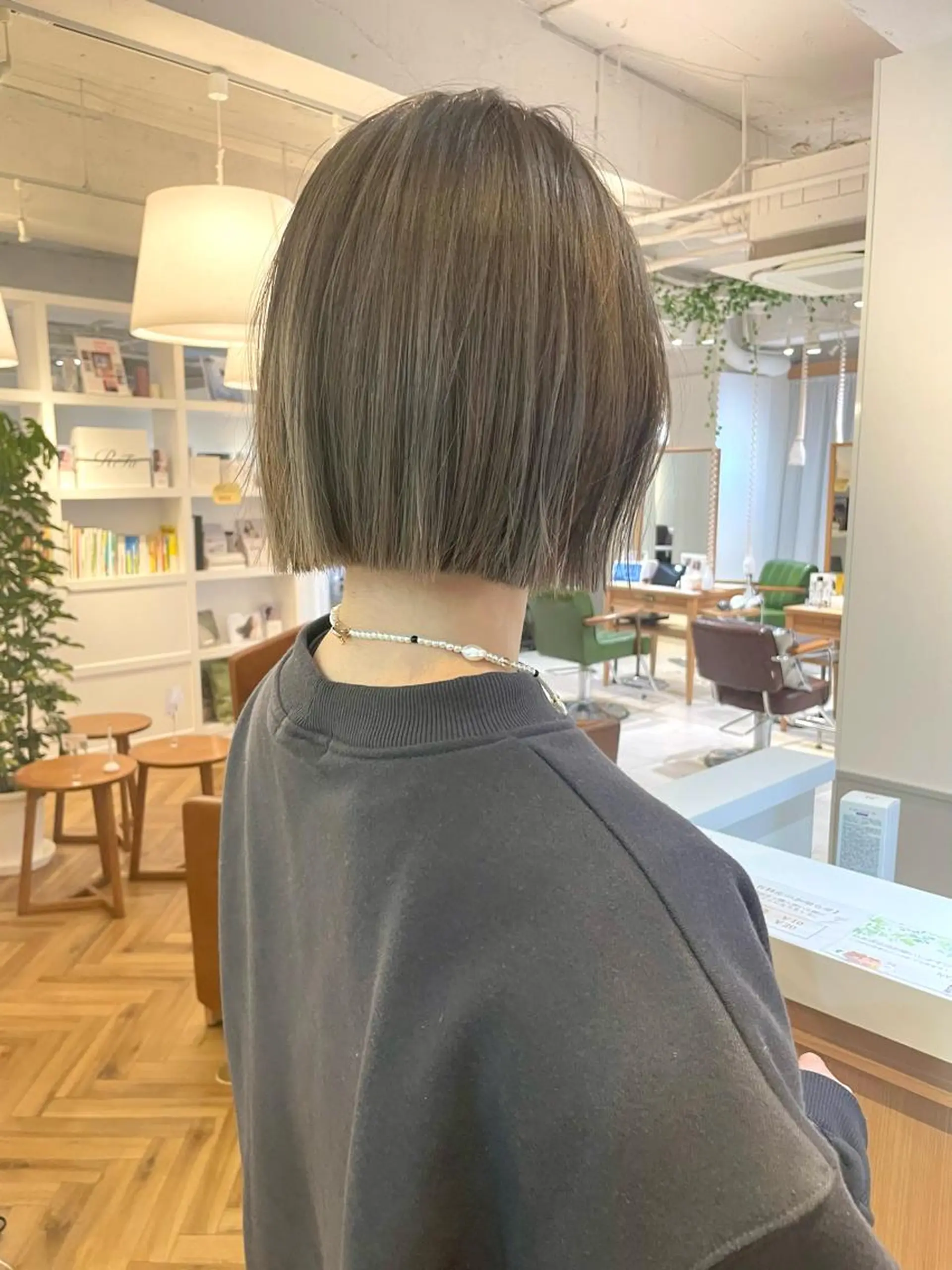 ショート カラー ブリーチ グレージュ カット ヘアカラー トリートメント salowin梅田茶屋町north所属・くがれいじ 梅田/ショート/ボブのヘアスタイル