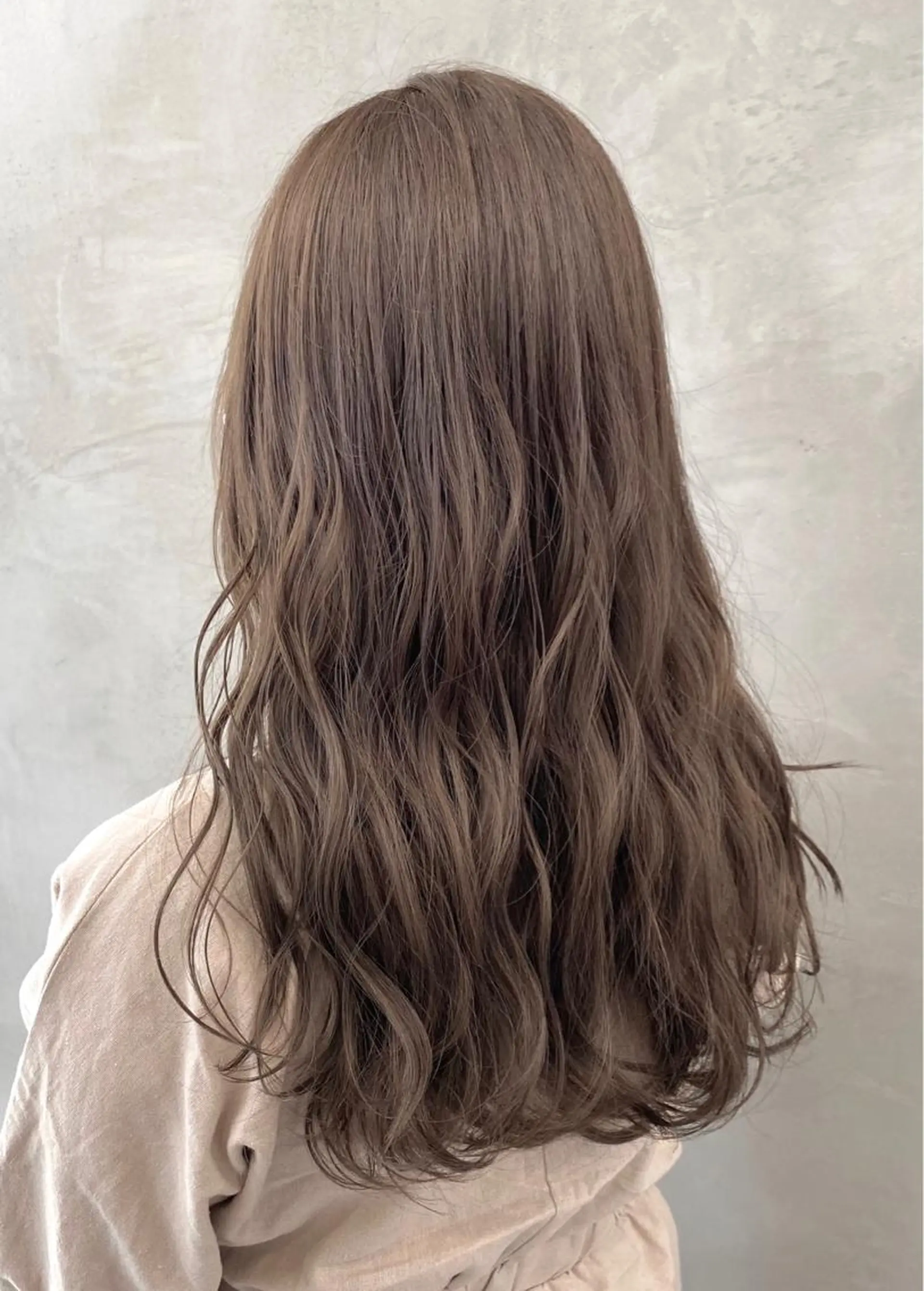 ロング カラー ベージュカラー ブリーチ 透明感カラー ミルクティーベージュ ブリーチなしカラー カット ヘアカラー トリートメント pesca 長町南店 OIKAWAのヘアスタイル