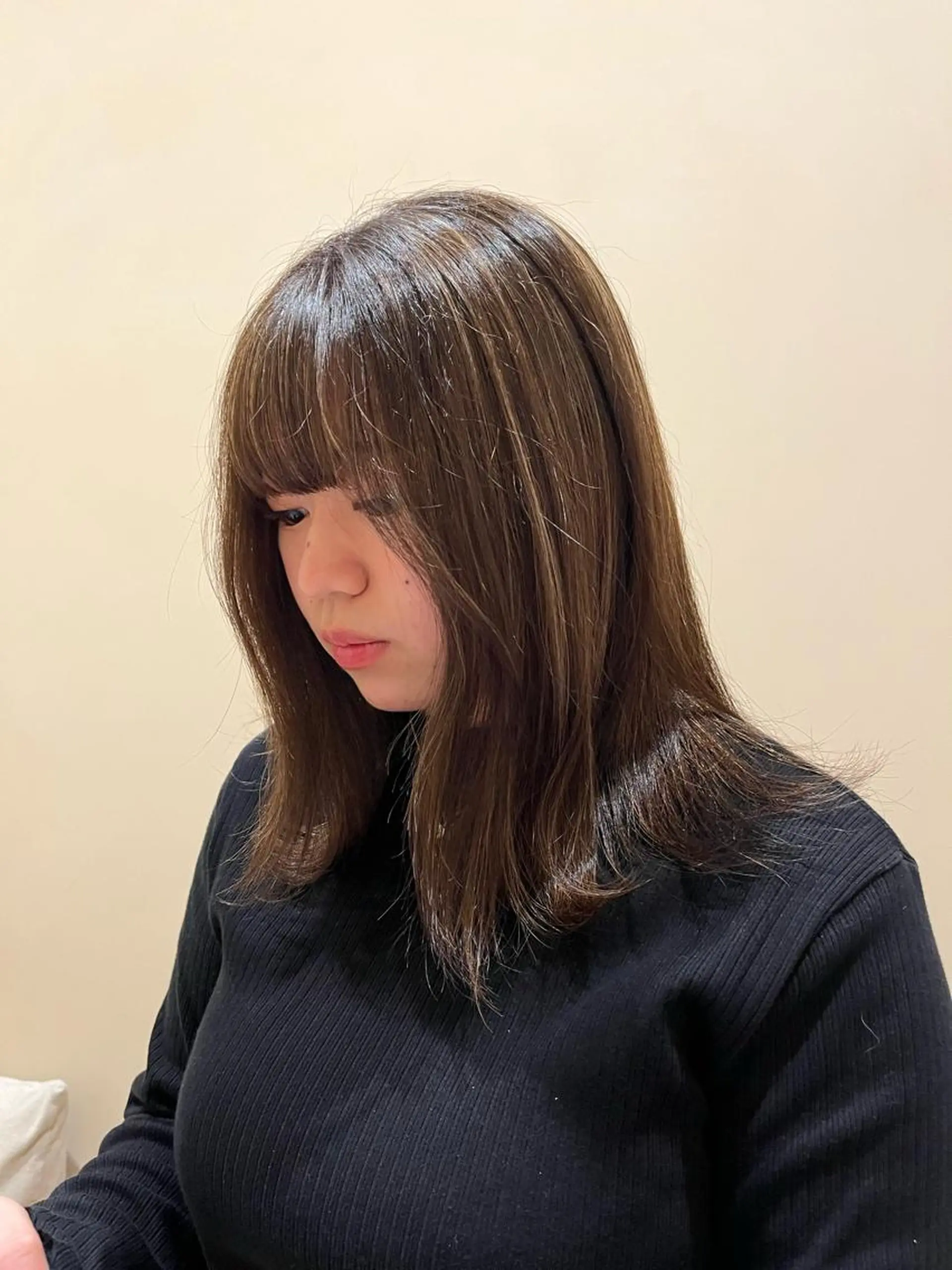 カラー NERO 眞下秋歩のヘアスタイル