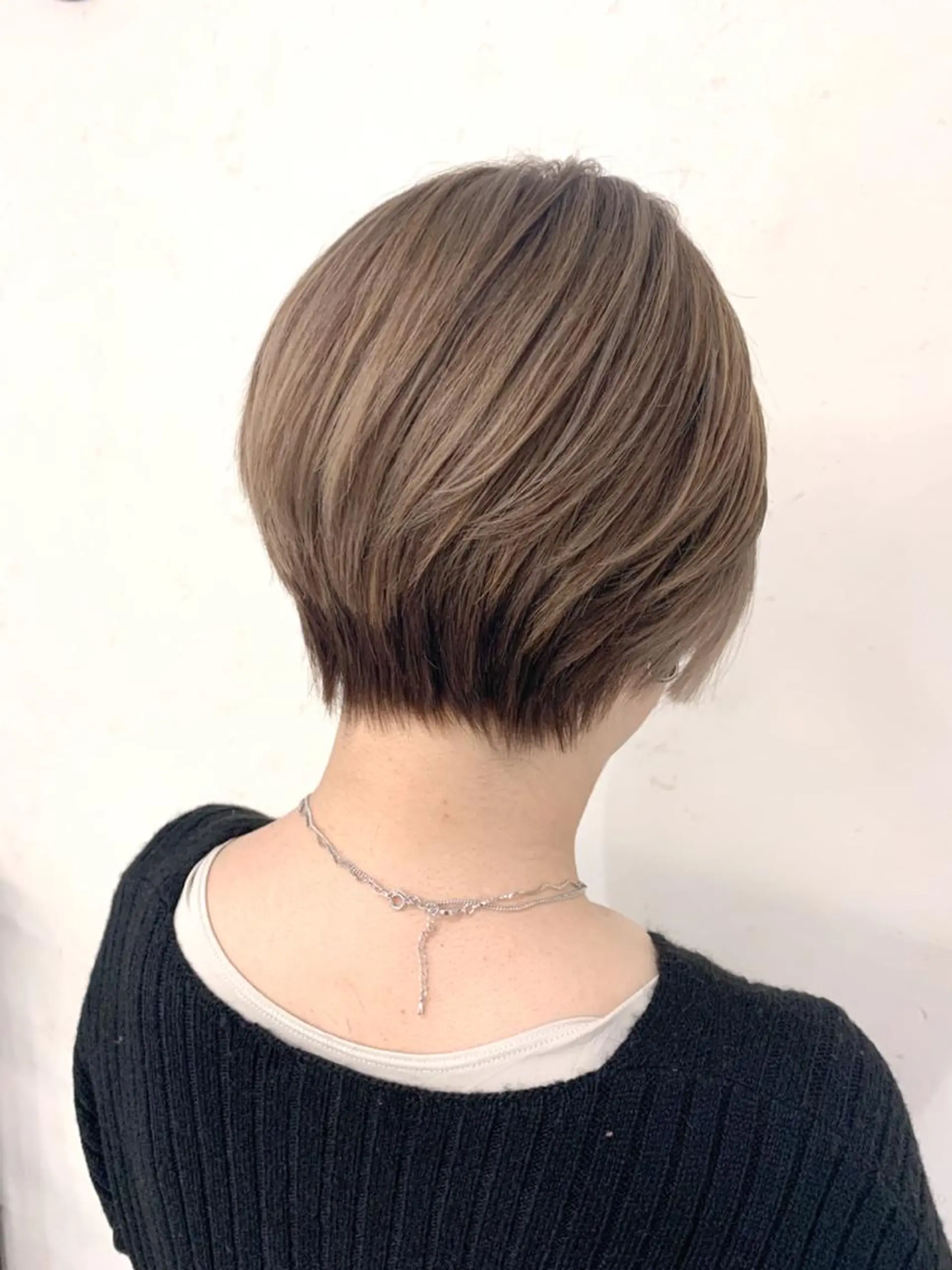 ショート ショートヘア 髪質改善 上品艶感カラーのヘアスタイル