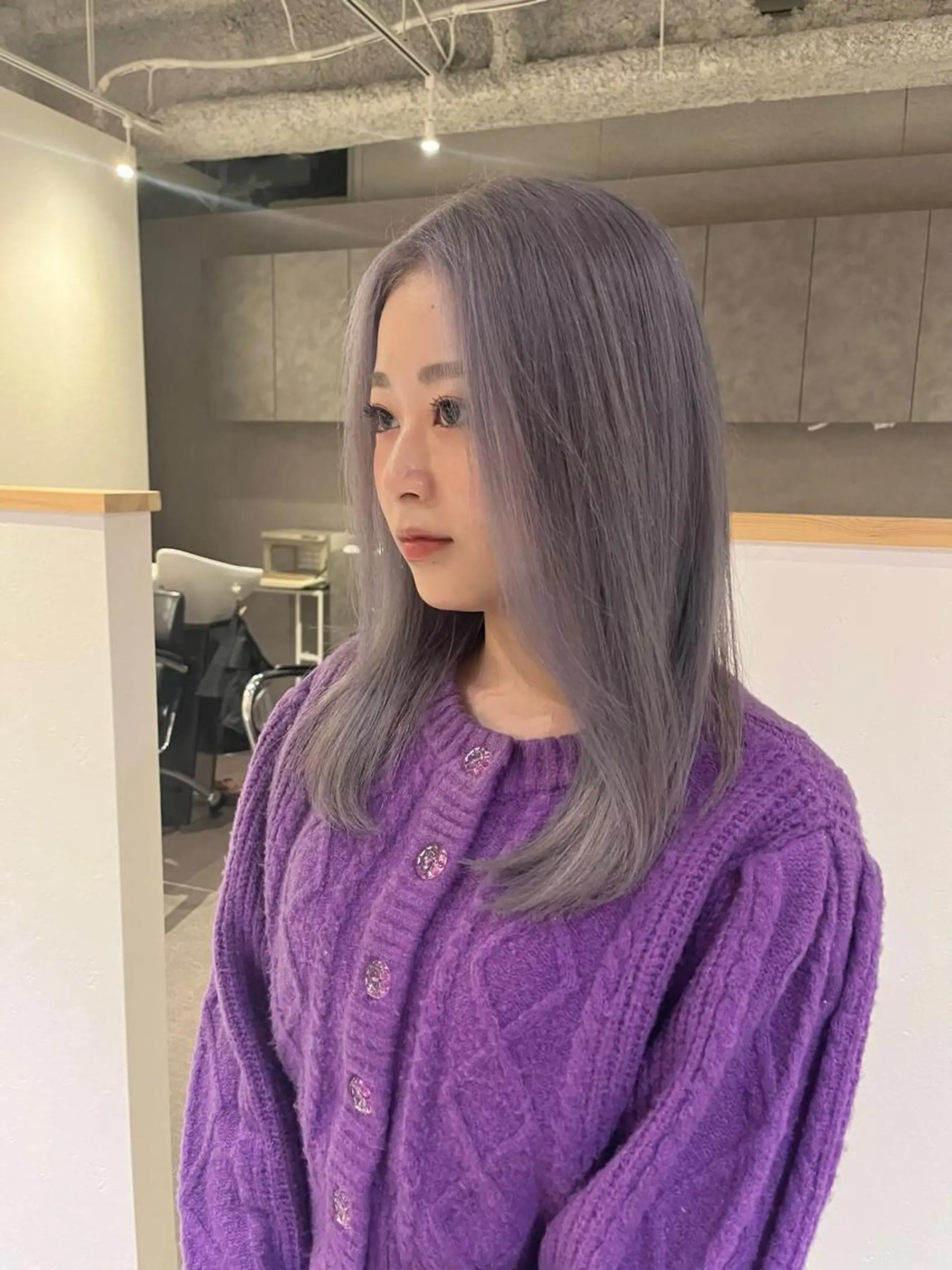 ミディアム カラー ハイトーンカラー シルバー カット ヘアカラー トリートメント 桃果 momokaのヘアスタイル