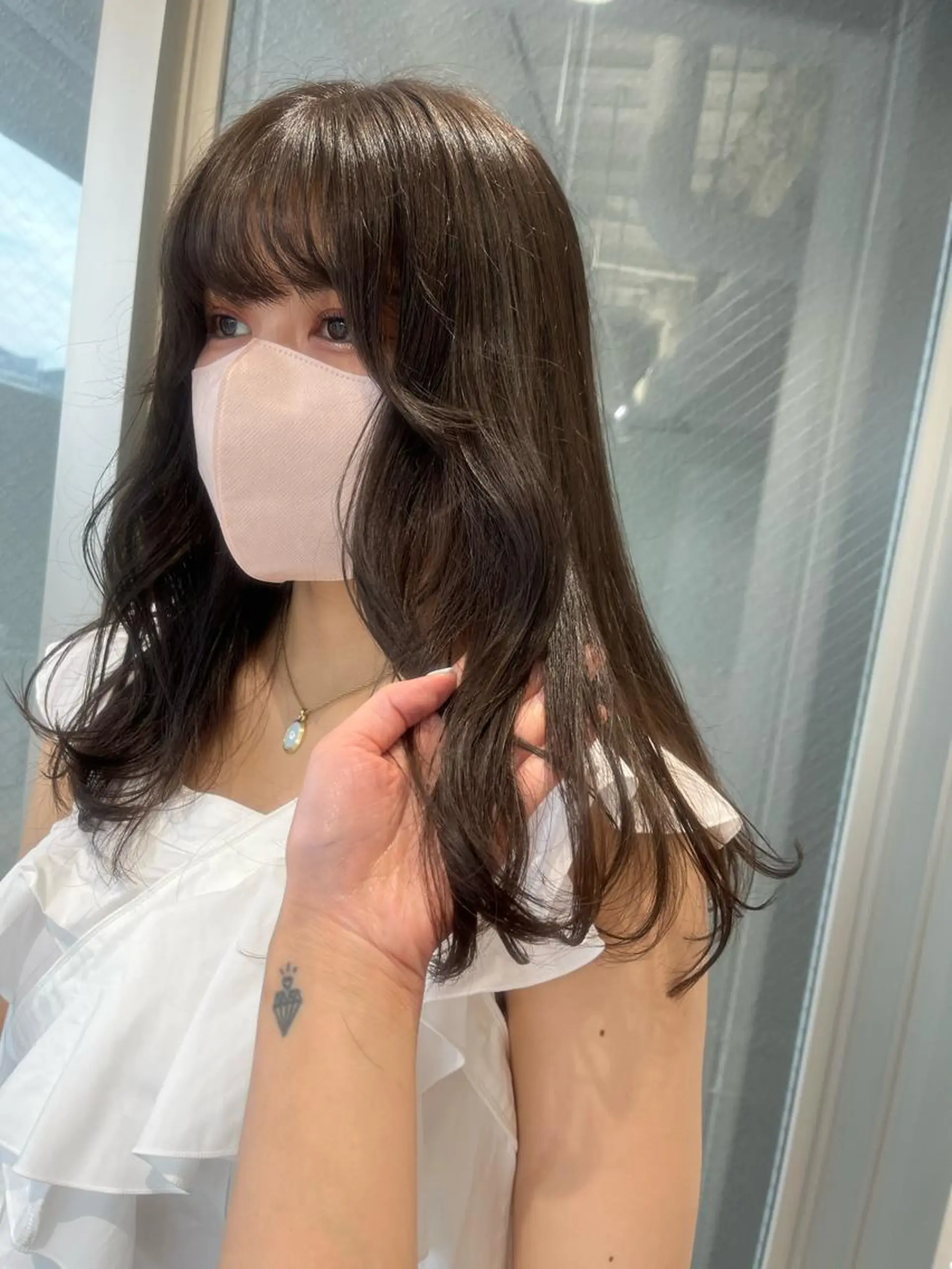 セミロング ウルフカット／吉村 桃子のヘアスタイル