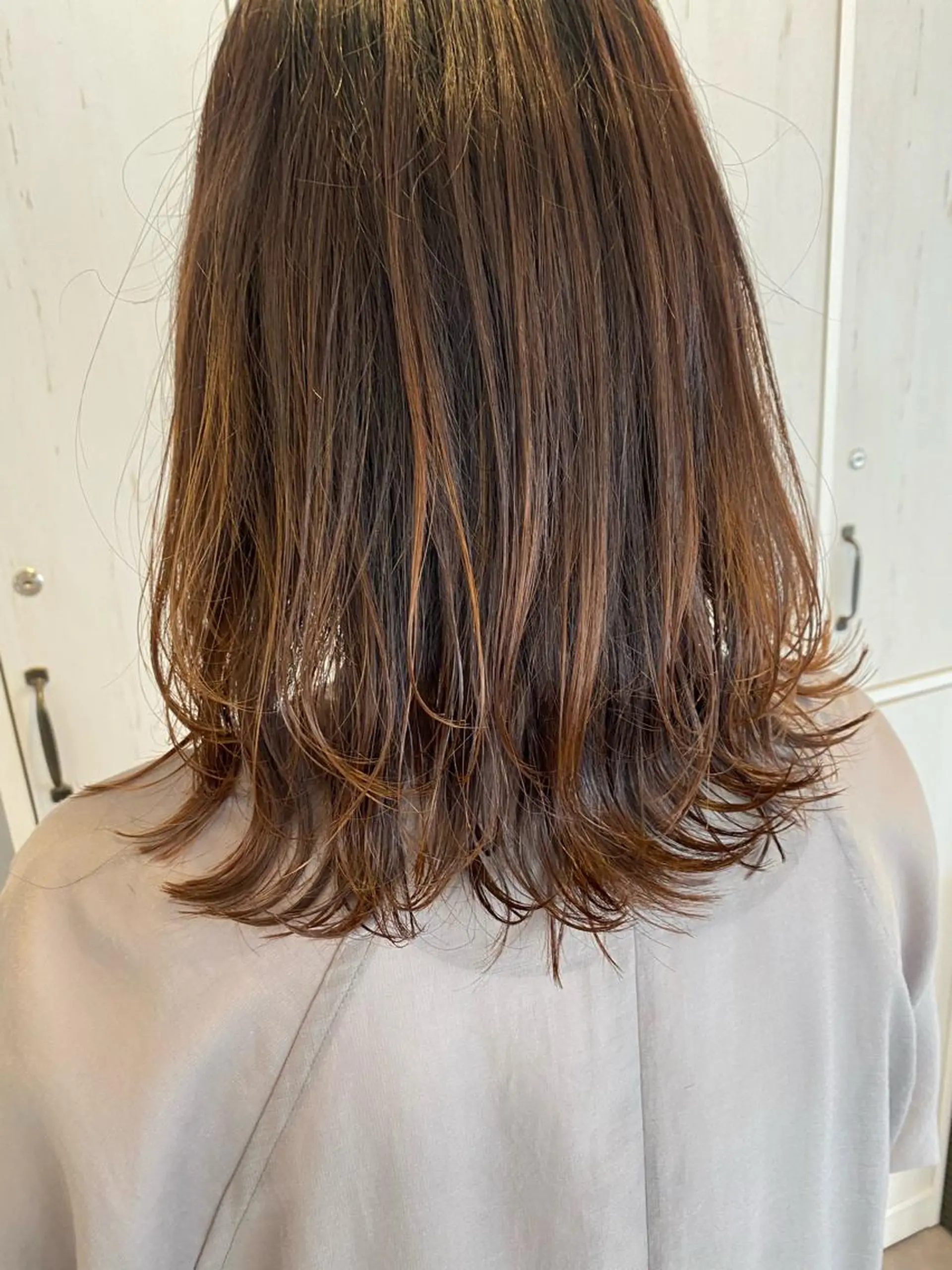 ミディアム ミディアムレイヤー レイヤーカット カット ELLE&SALLY 石野のヘアスタイル