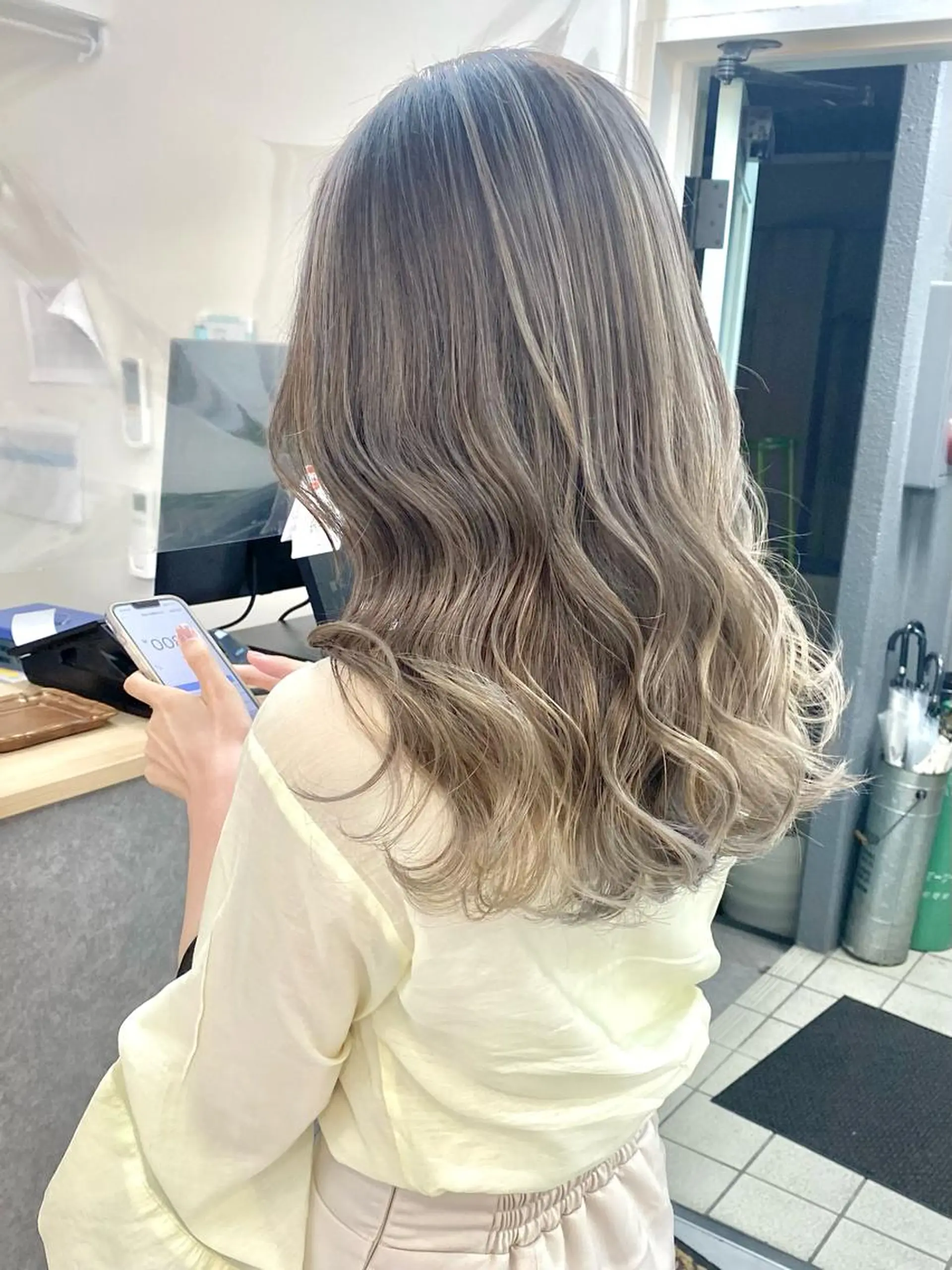 セミロング カラー バレイヤージュ レイヤーカット ヘアカラー トリートメント ヘアセット 💘カラー特化美容師 尾崎拓己のヘアスタイル