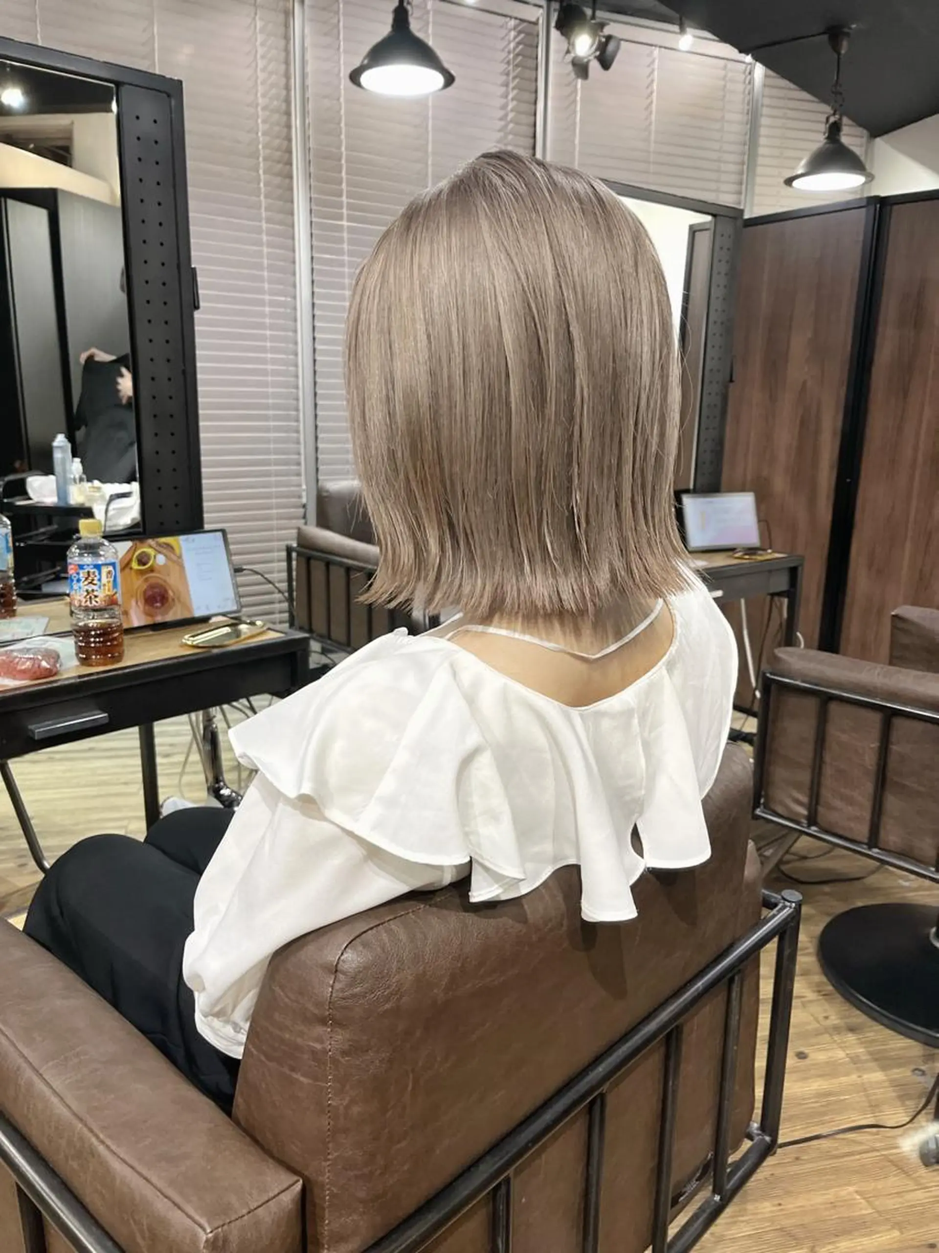 ショート カラー ベージュカラー グレージュ ハイトーンカラー ミルクティーベージュ ボブ カット ヘアカラー トリートメント ミルクティーベージュ 🌿店長　清水ひとみのヘアスタイル