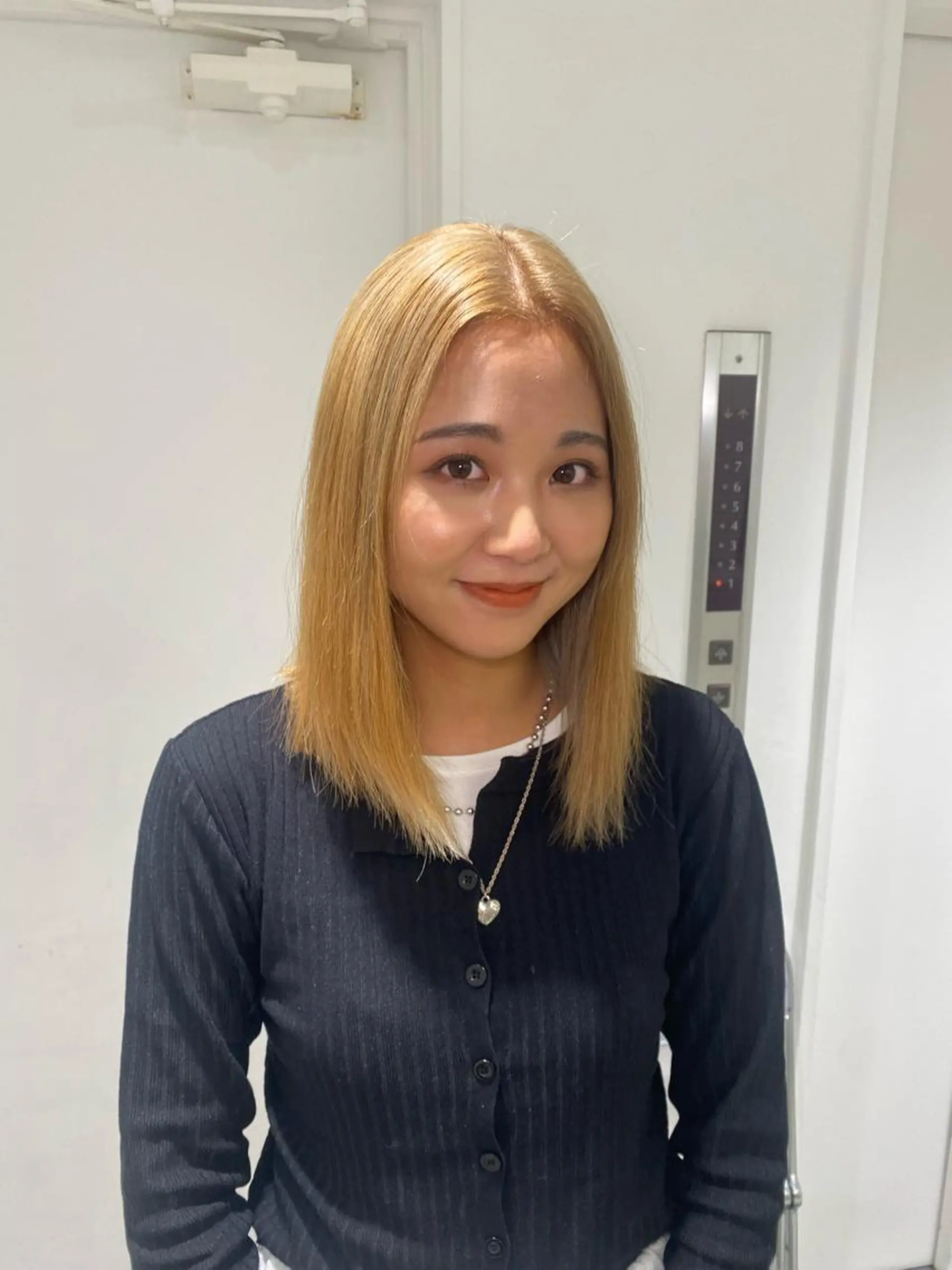 カラー ベージュカラー ハイトーンカラー ハイトーンベージュ ヘアカラー トリートメント ブリーチ/髪質改善 公文愛結のヘアスタイル